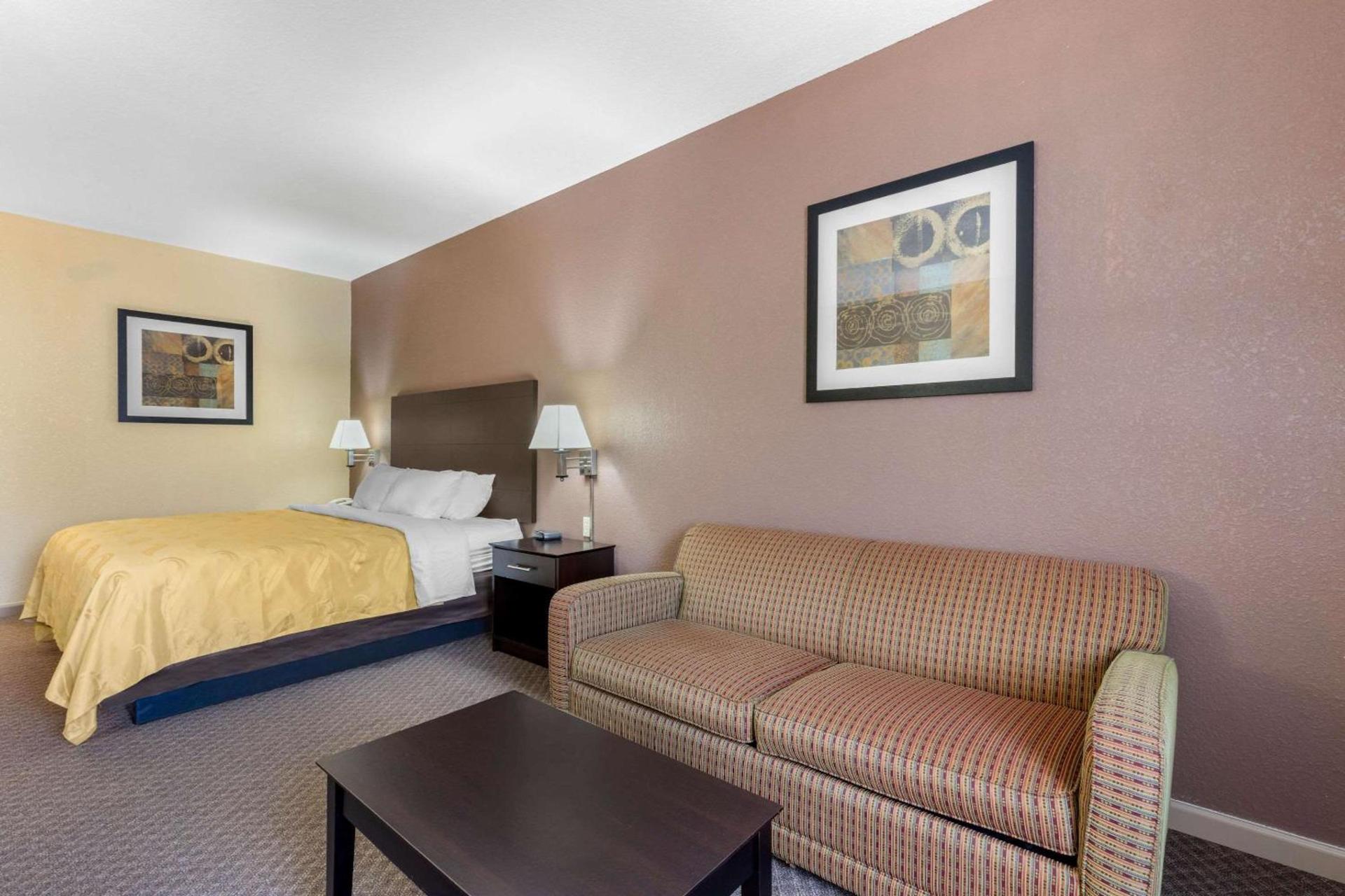 Quality Inn West Memphis I-40 photo 11