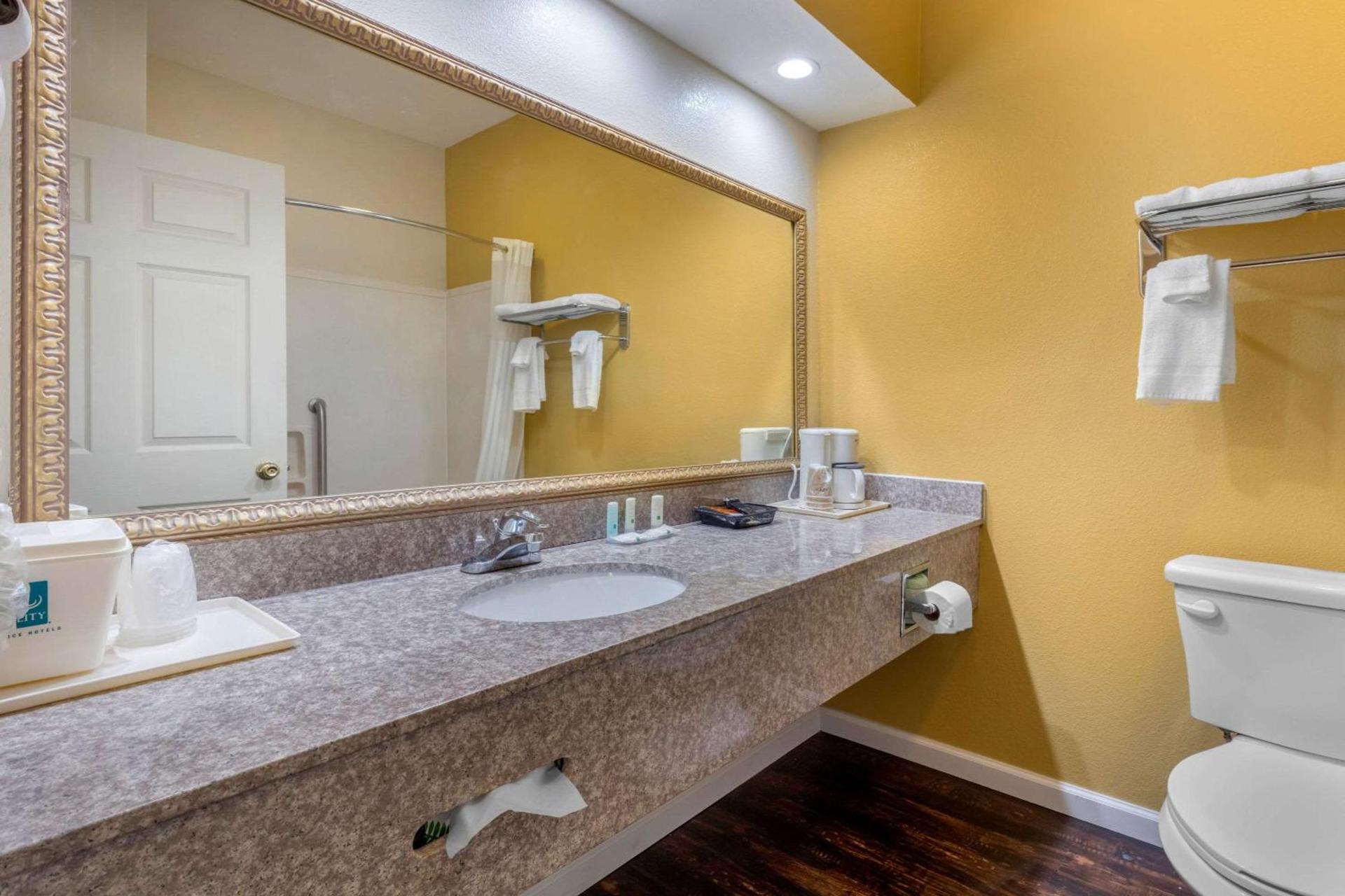 Quality Inn West Memphis I-40 photo 12