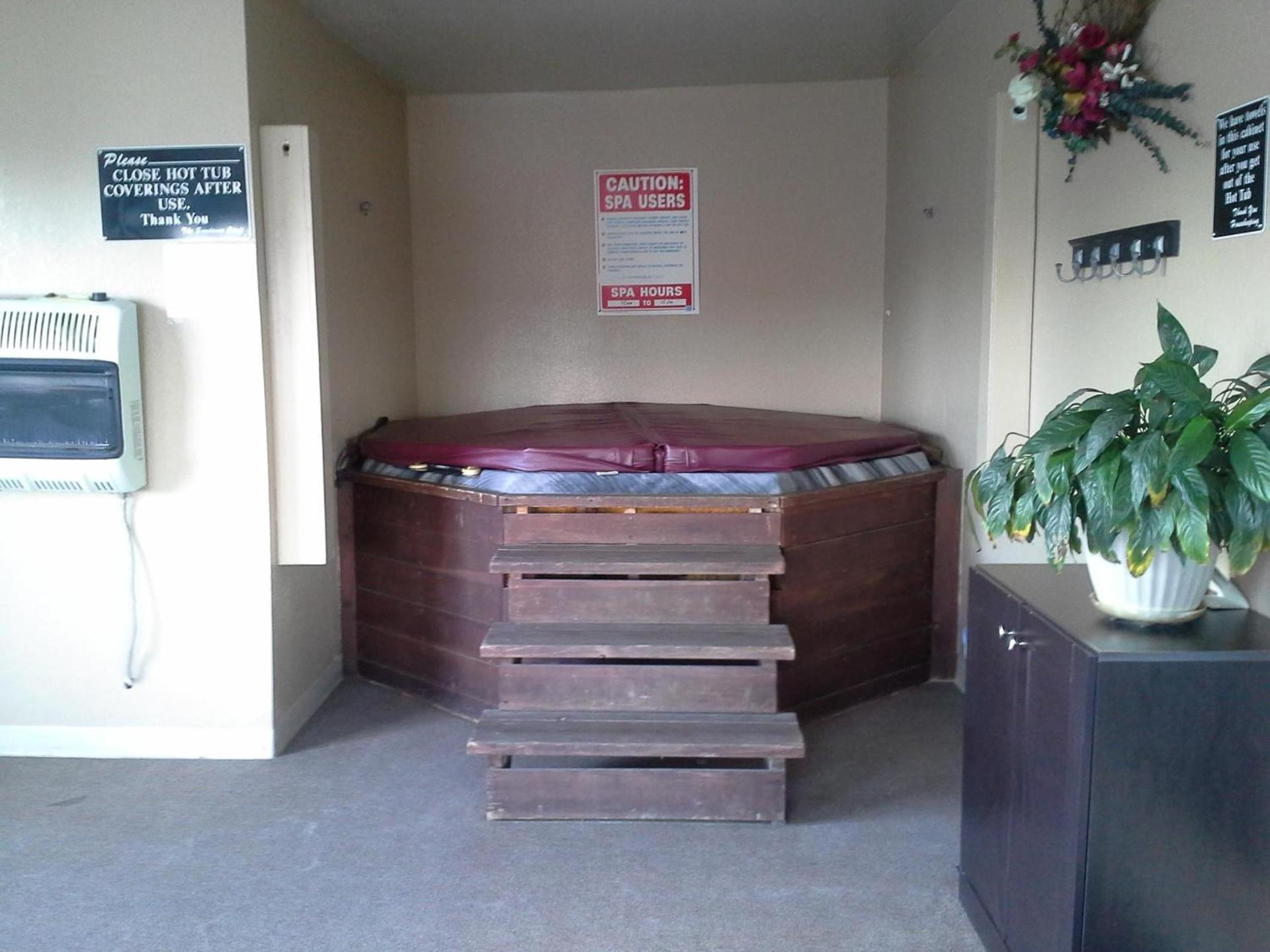 Days Inn by Wyndham Delta CO photo 59