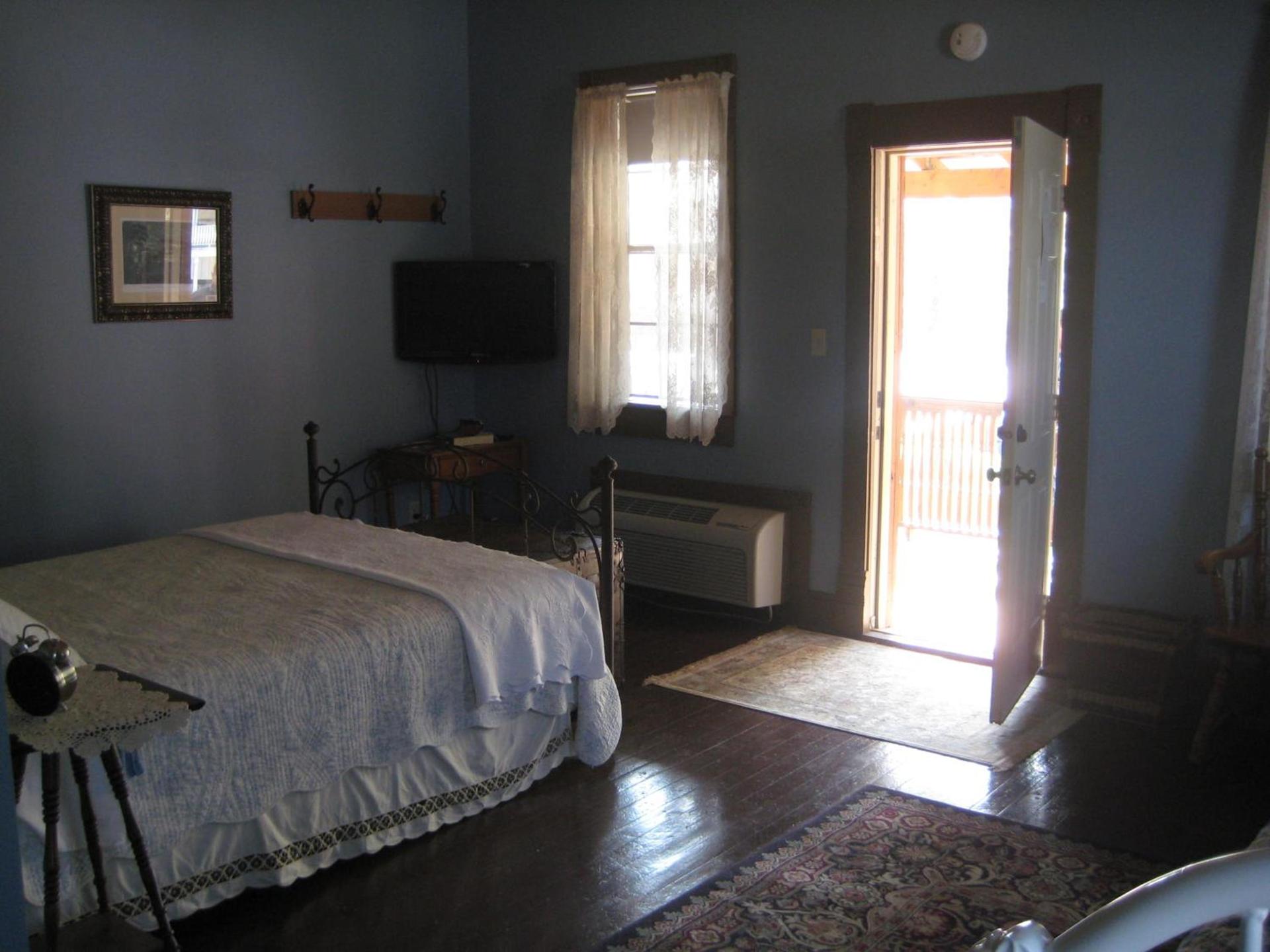 Backwoods Bed and Bath photo 16