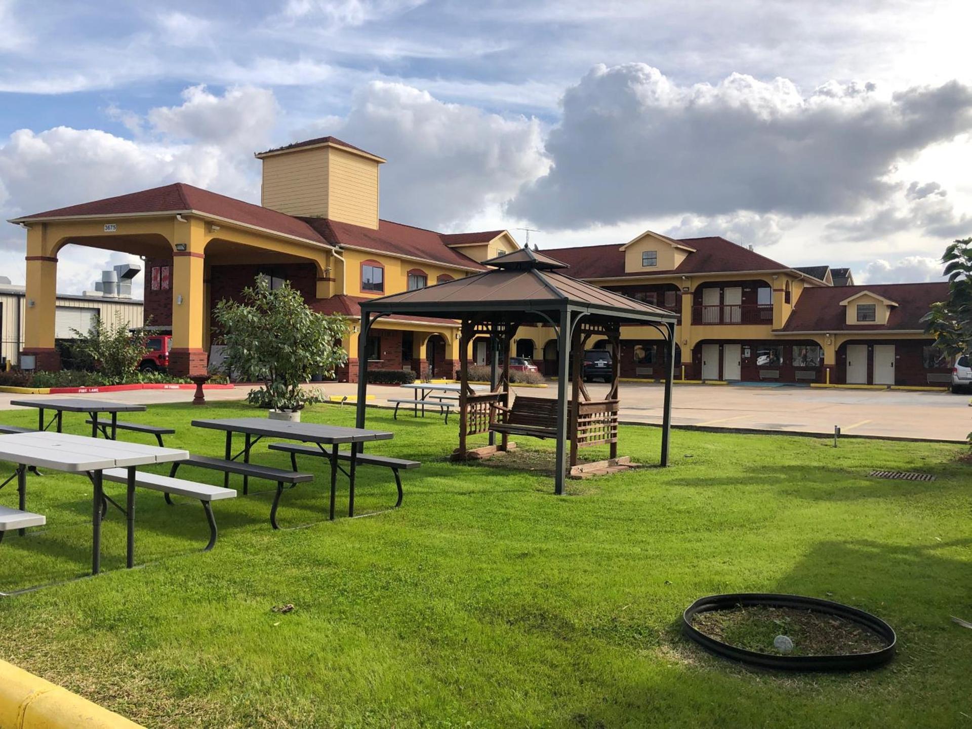 Raintree Inn and Suites photo 1