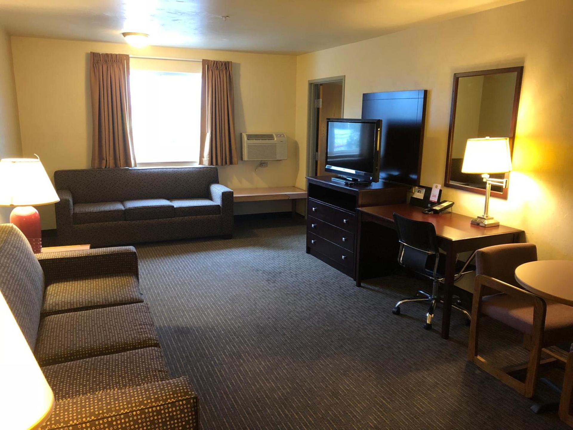 Super 8 by Wyndham Woodburn photo 12
