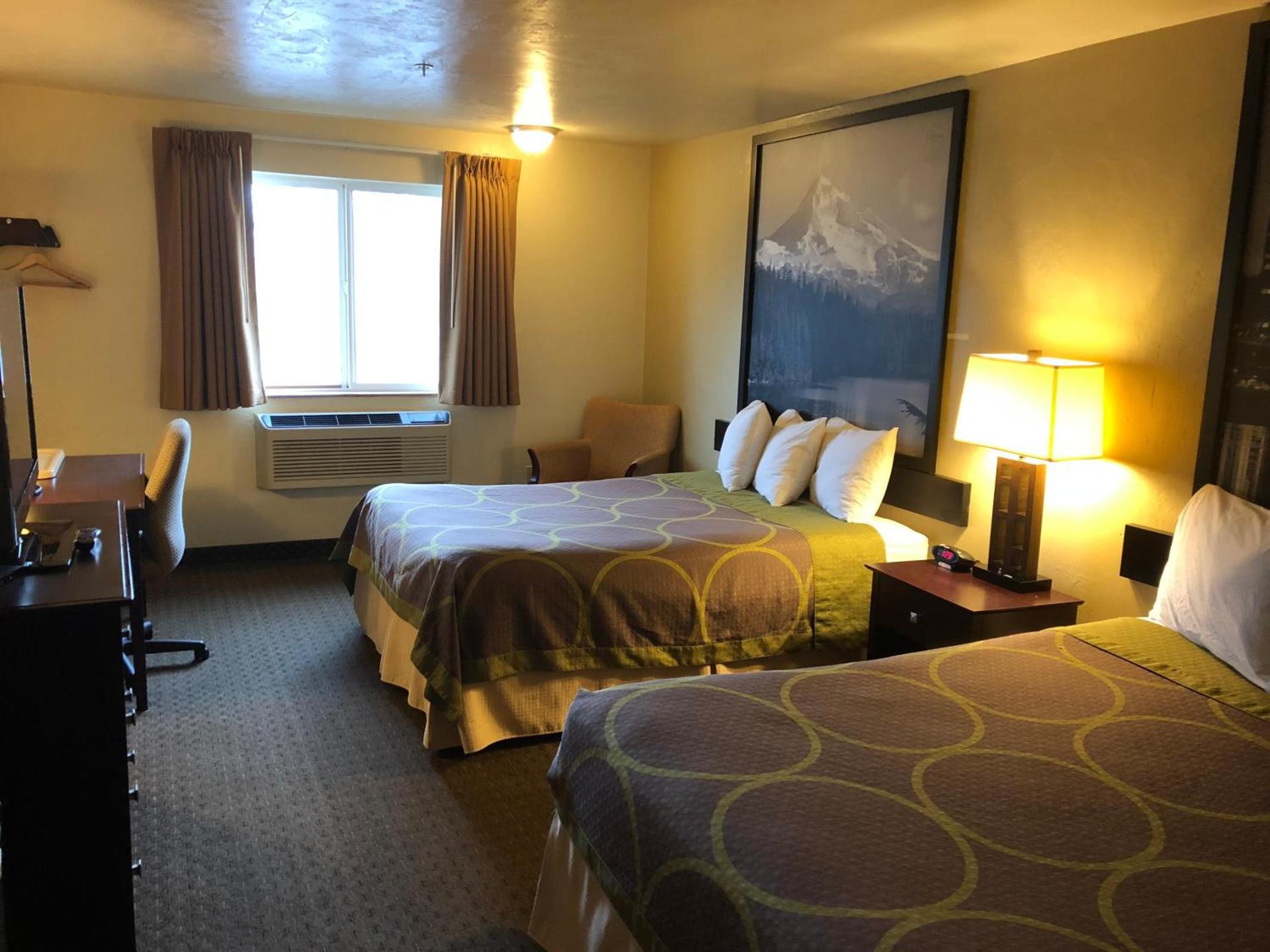 Super 8 by Wyndham Woodburn photo 17
