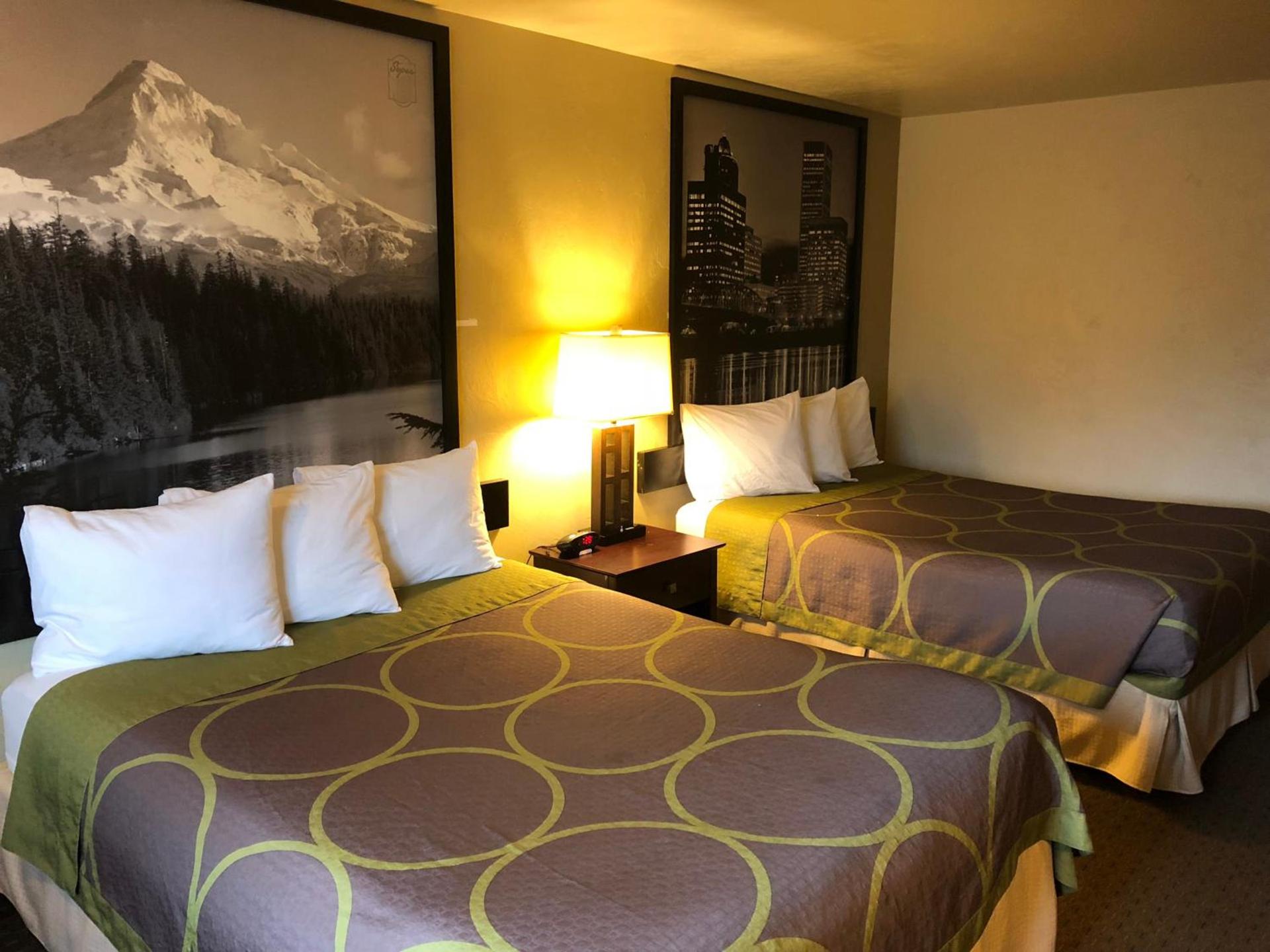 Super 8 by Wyndham Woodburn photo 19