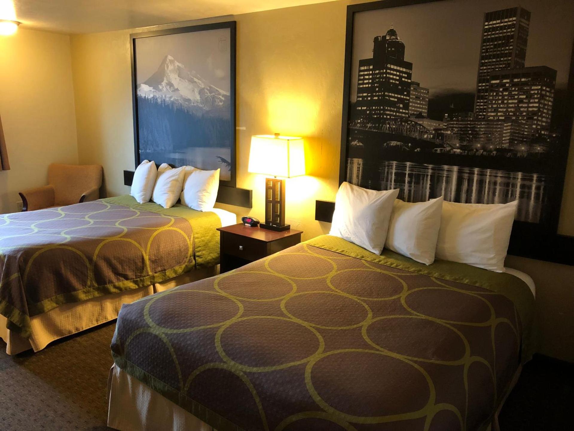 Super 8 by Wyndham Woodburn photo 20