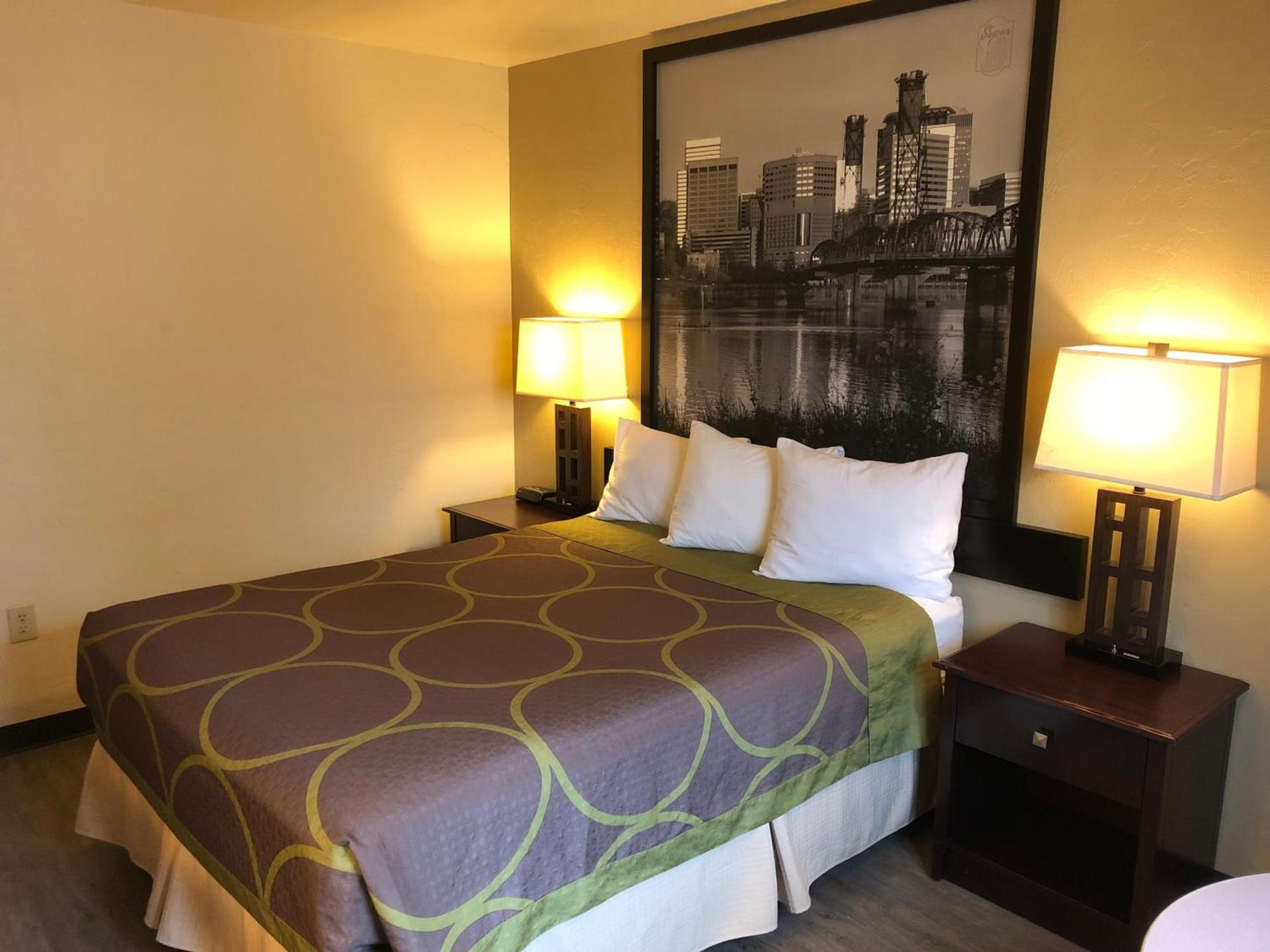 Super 8 by Wyndham Woodburn photo 23