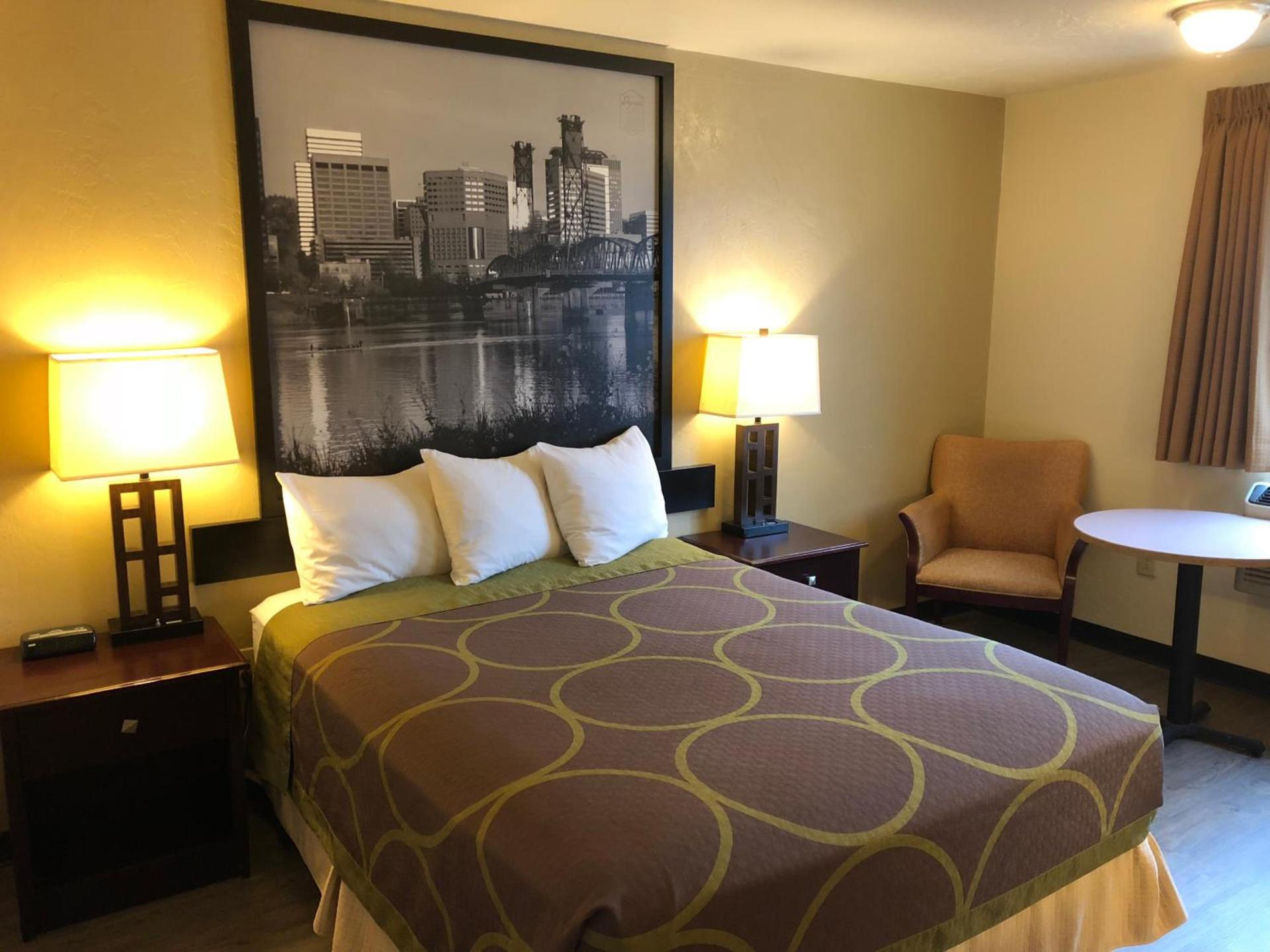 Super 8 by Wyndham Woodburn photo 24