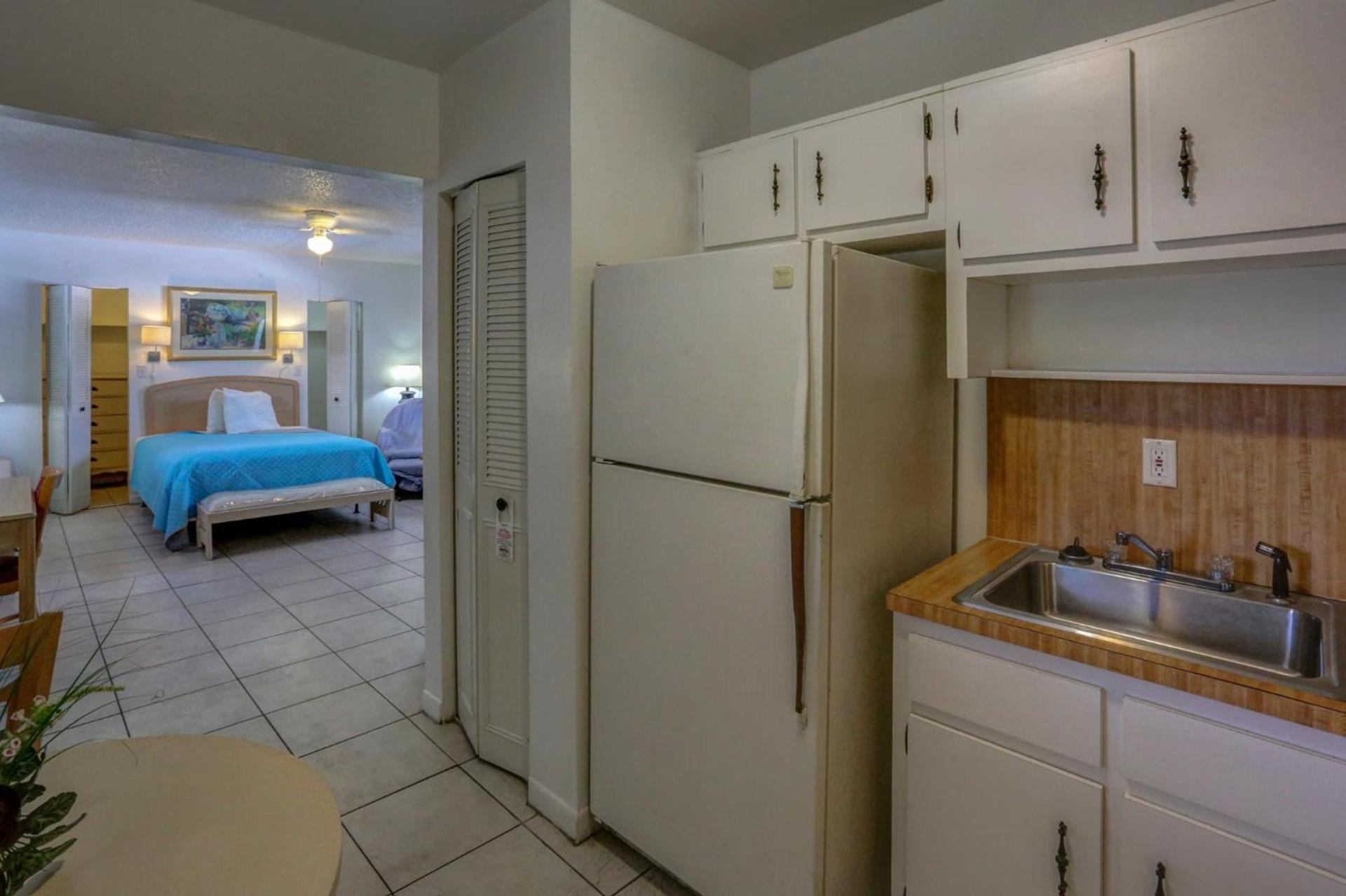 Richard's Motel Studios photo 55