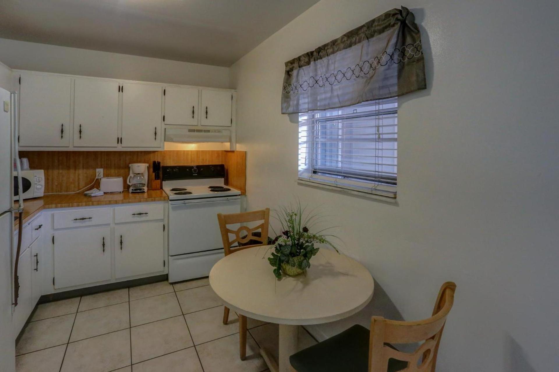 Richard's Motel Studios photo 56