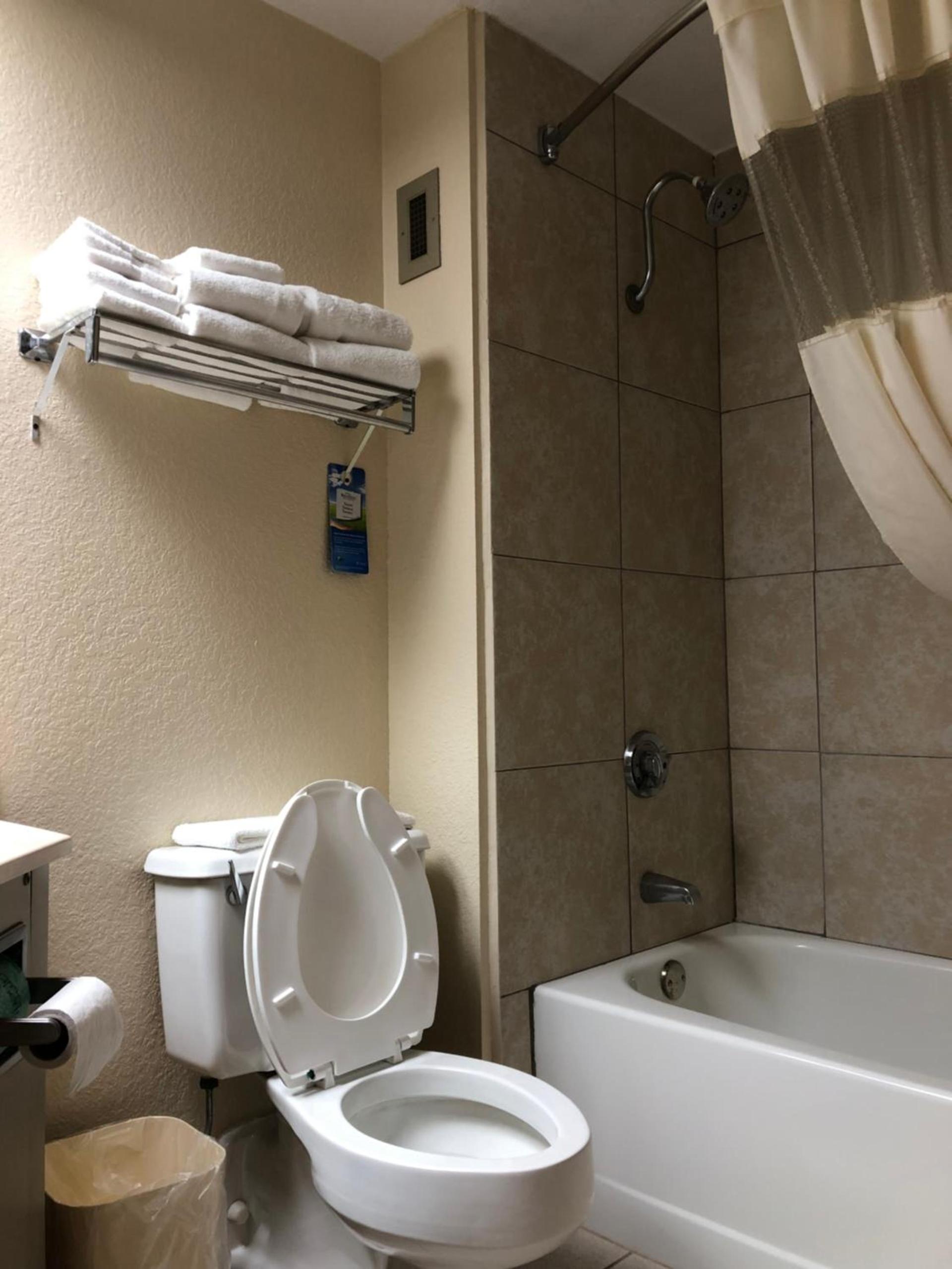Baymont by Wyndham Cincinnati Sharonville photo 26