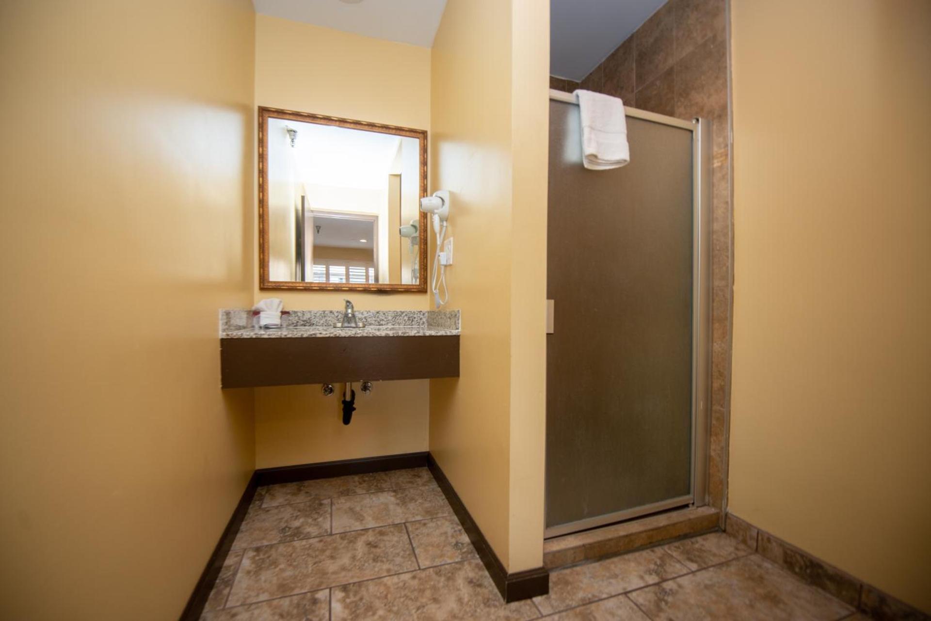 Casa Bella Inn- Huntington Park photo 30