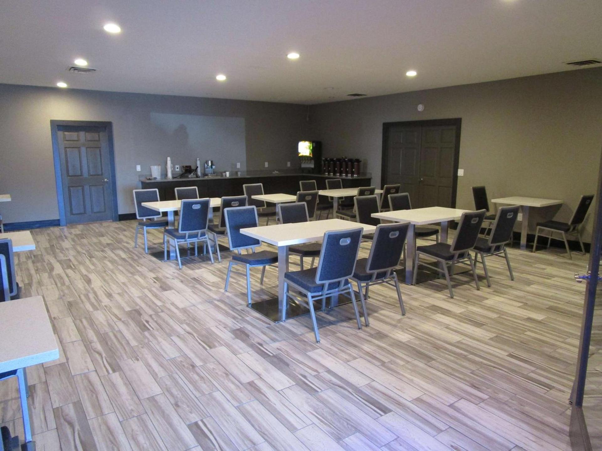 SureStay Plus Hotel by Best Western Point Richmond photo 13