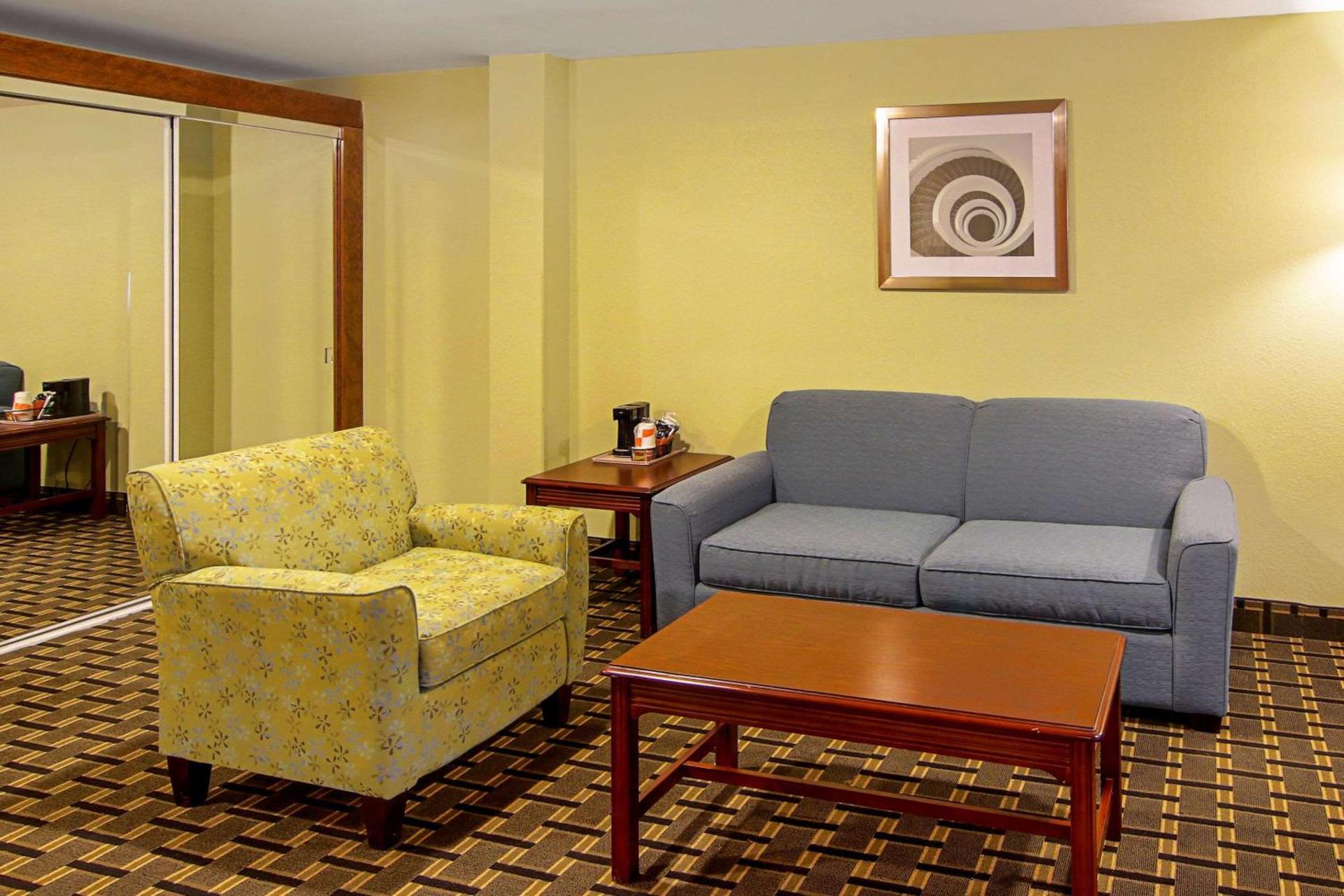 Quality Inn Plainfield I-395 photo 14