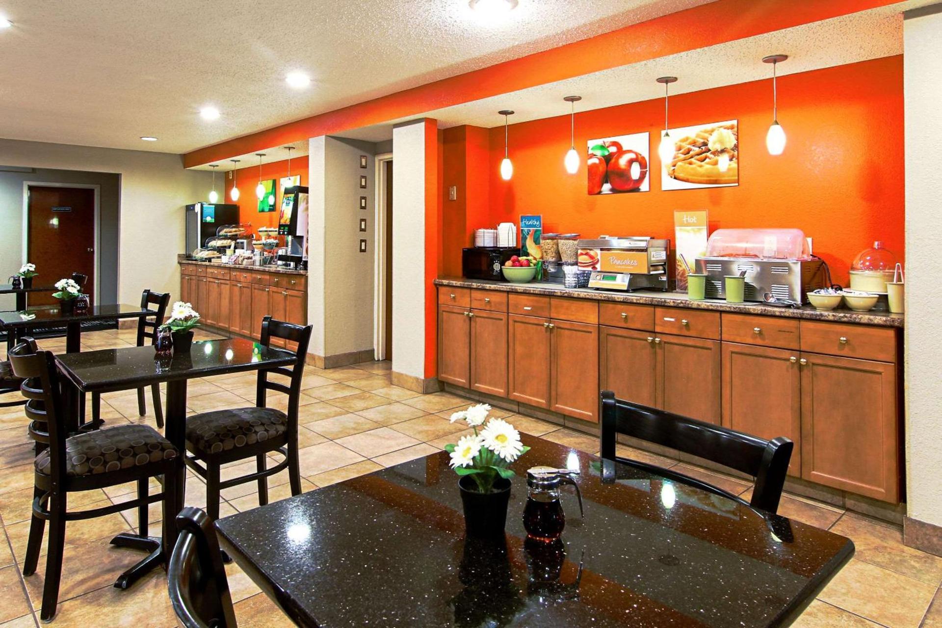 Quality Inn Plainfield I-395 photo 32