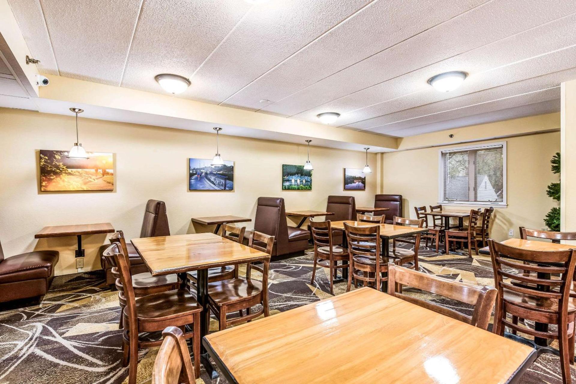 Econo Lodge Mayo Clinic Area photo 26