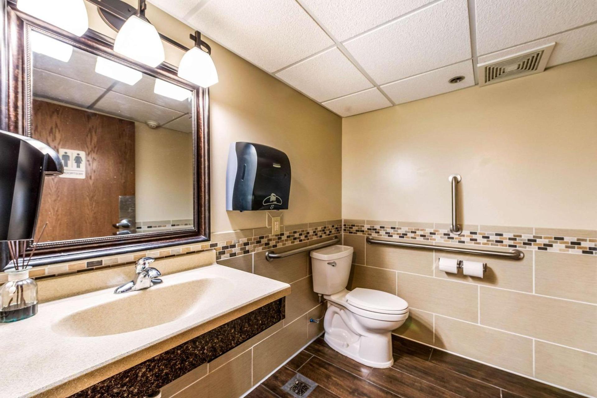 Econo Lodge Mayo Clinic Area photo 24