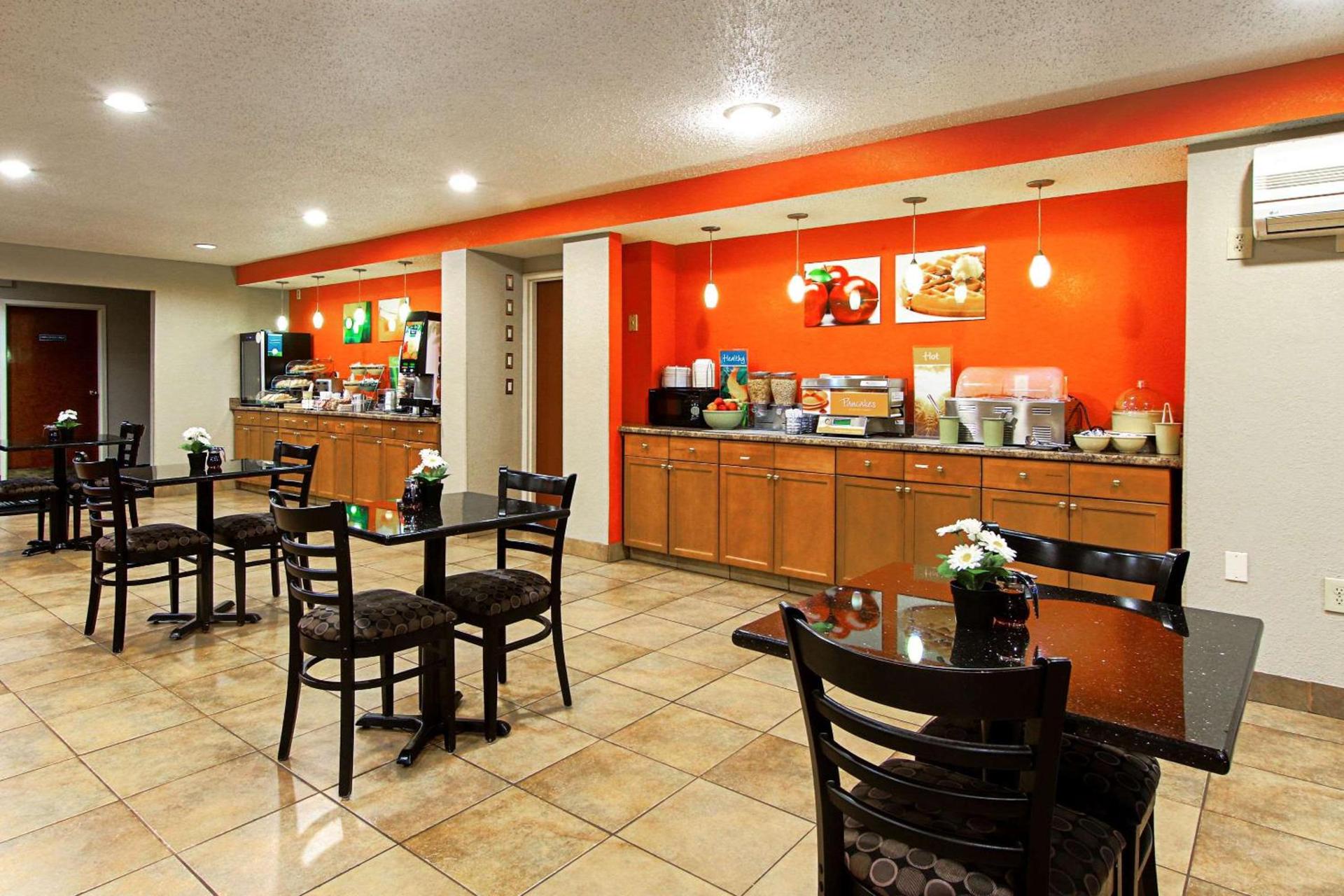 Quality Inn Plainfield I-395 photo 26