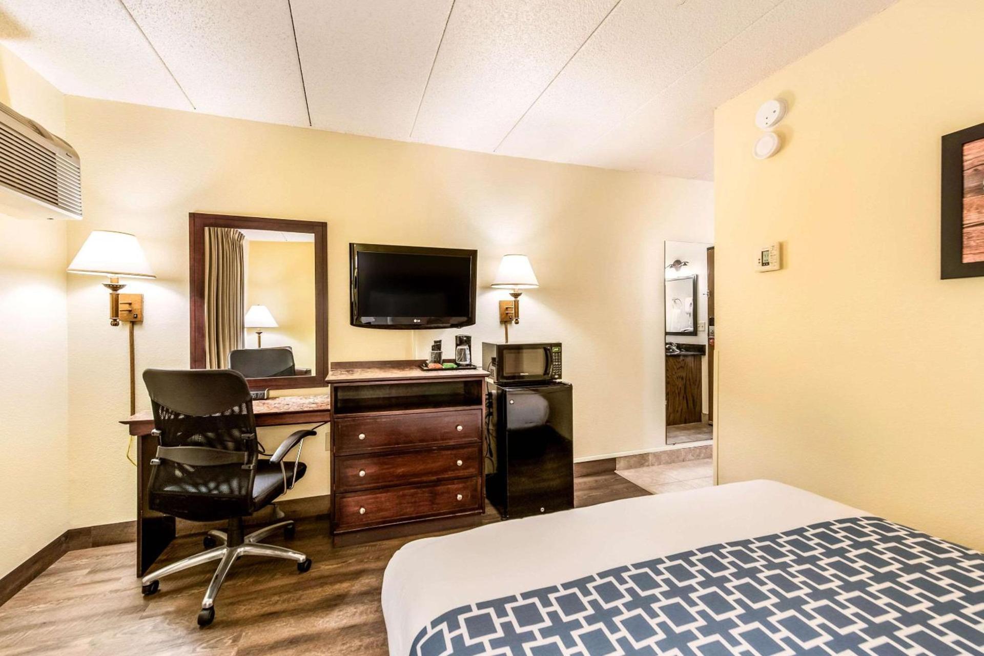 Econo Lodge Mayo Clinic Area photo 23