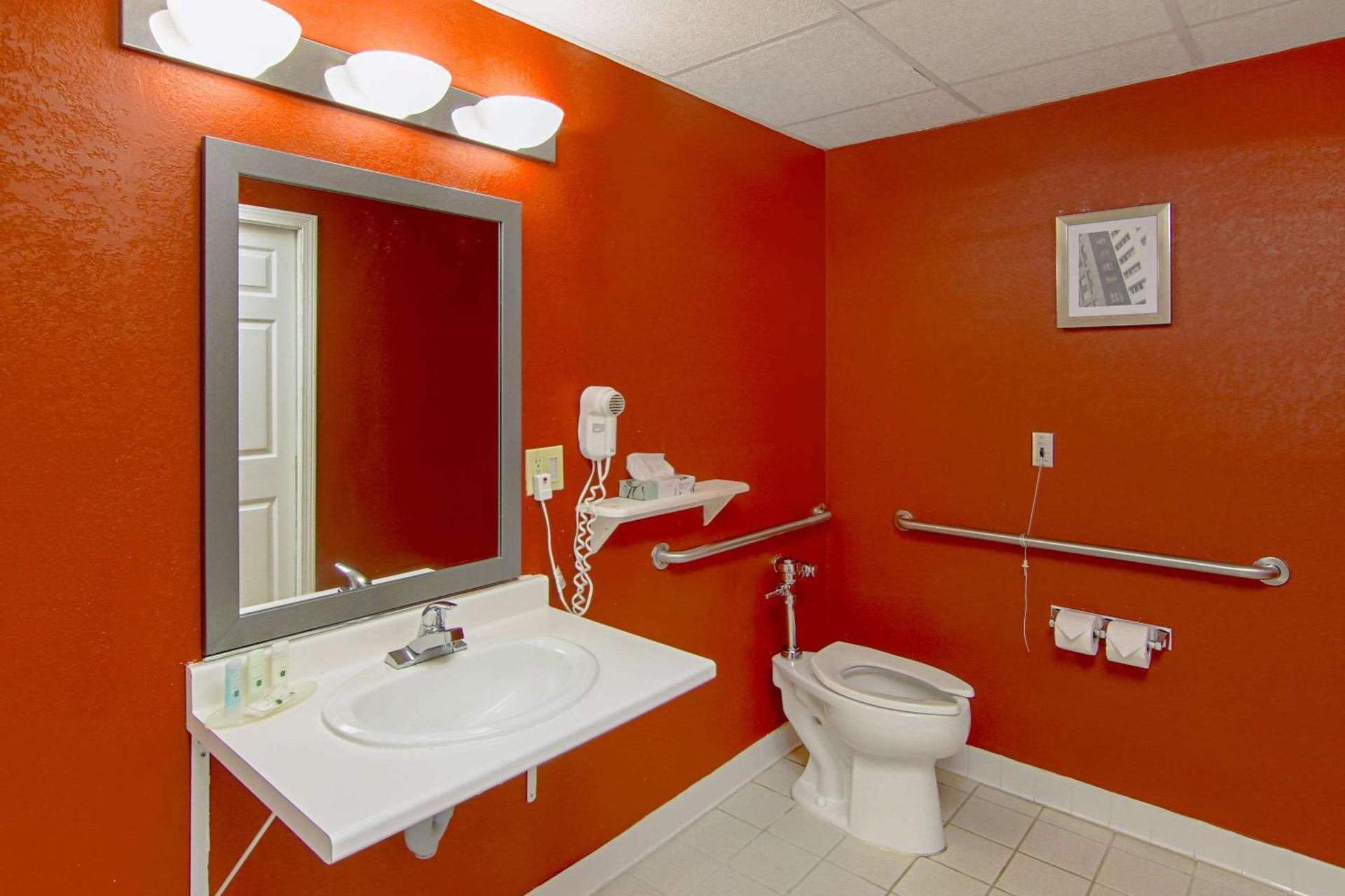 Quality Inn Plainfield I-395 photo 20