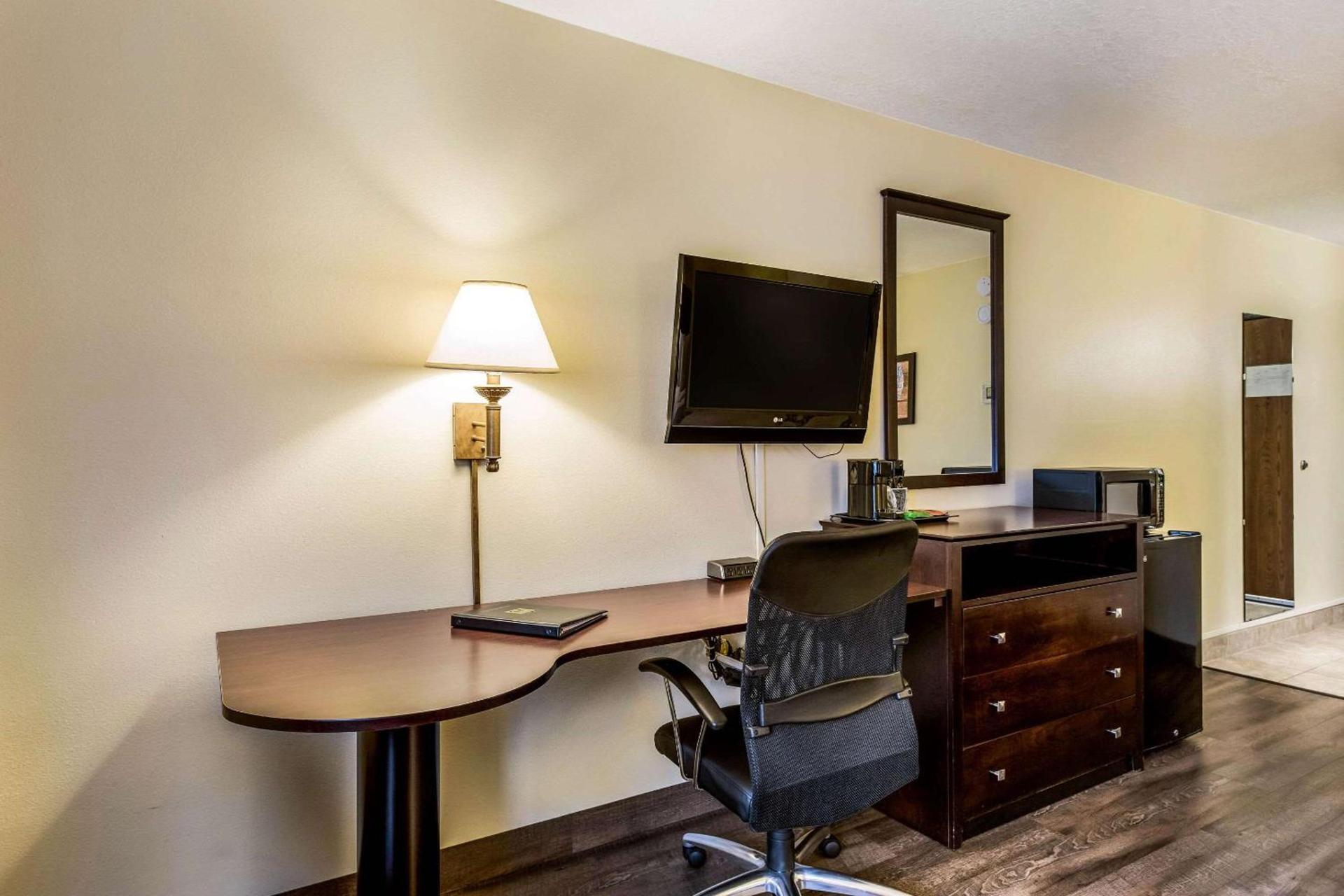 Econo Lodge Mayo Clinic Area photo 22