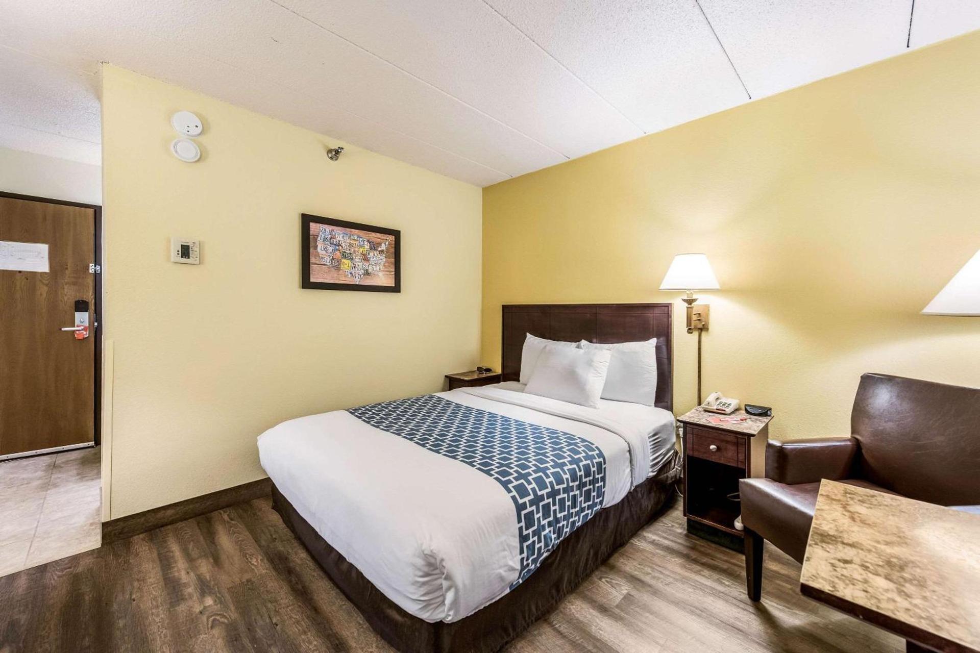 Econo Lodge Mayo Clinic Area photo 18