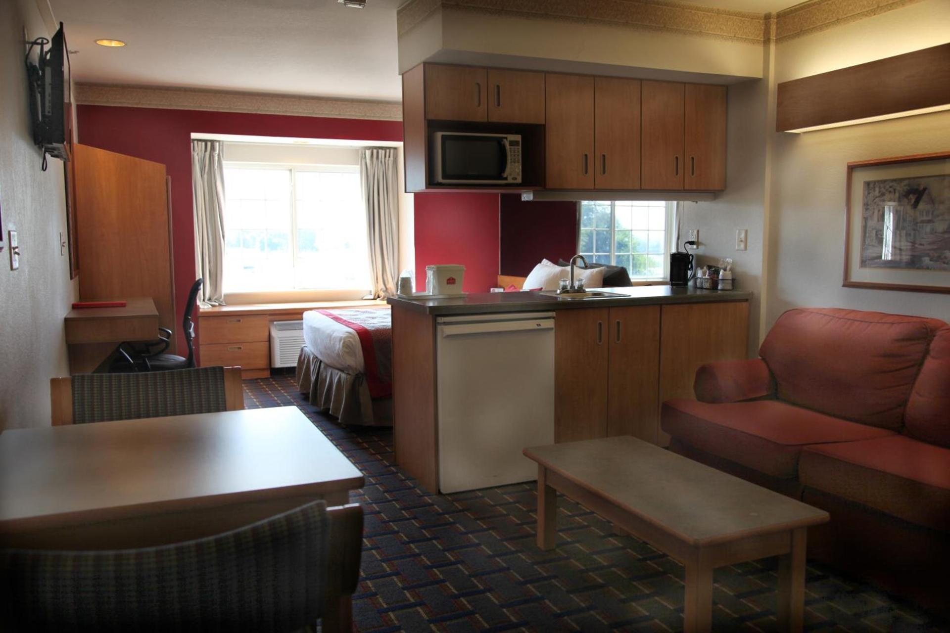 Ramada Limited Bloomington IL I-74/I-55 photo 18