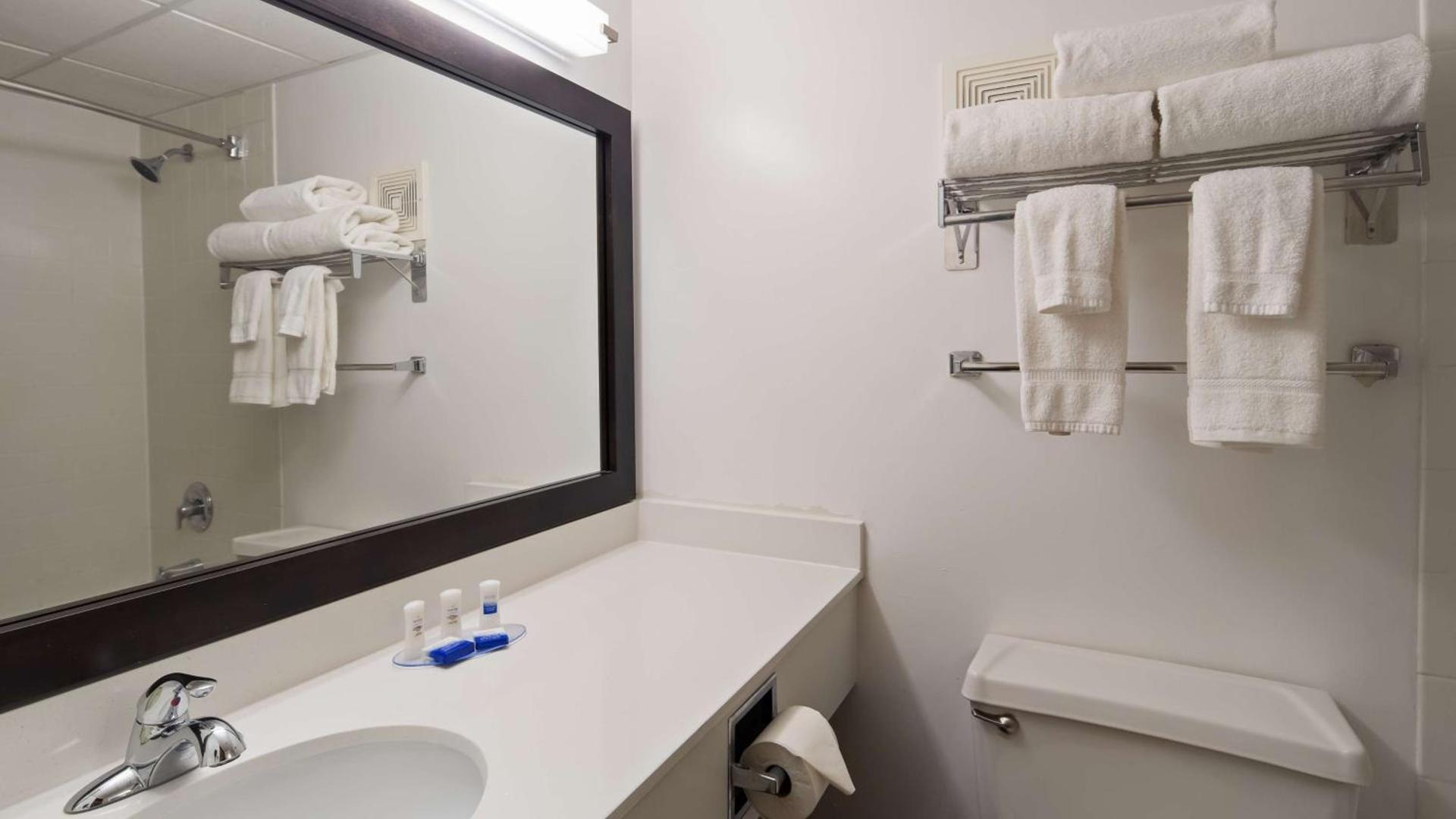 Albany Airport Inn photo 28