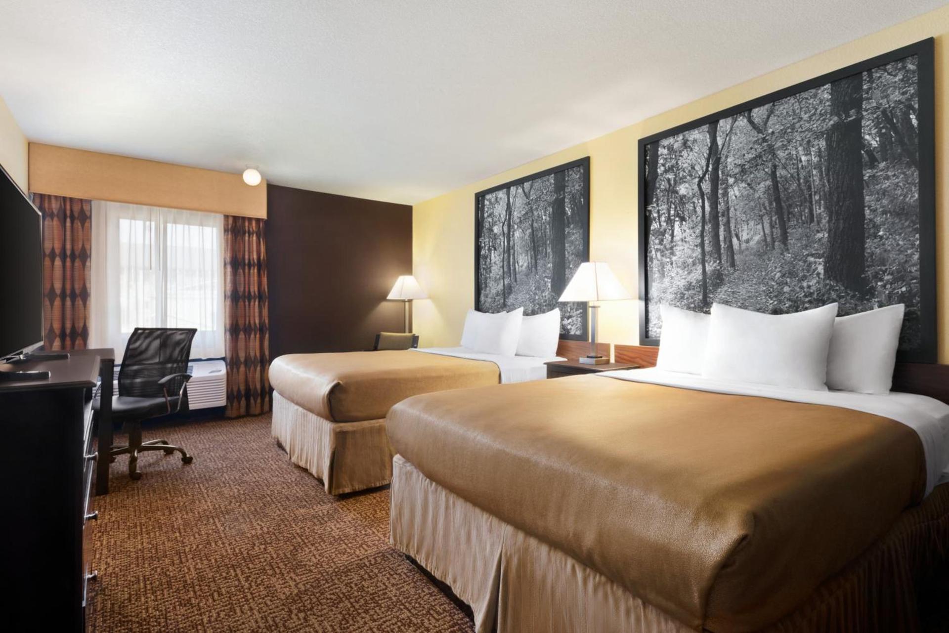 Super 8 by Wyndham Des Moines photo 9