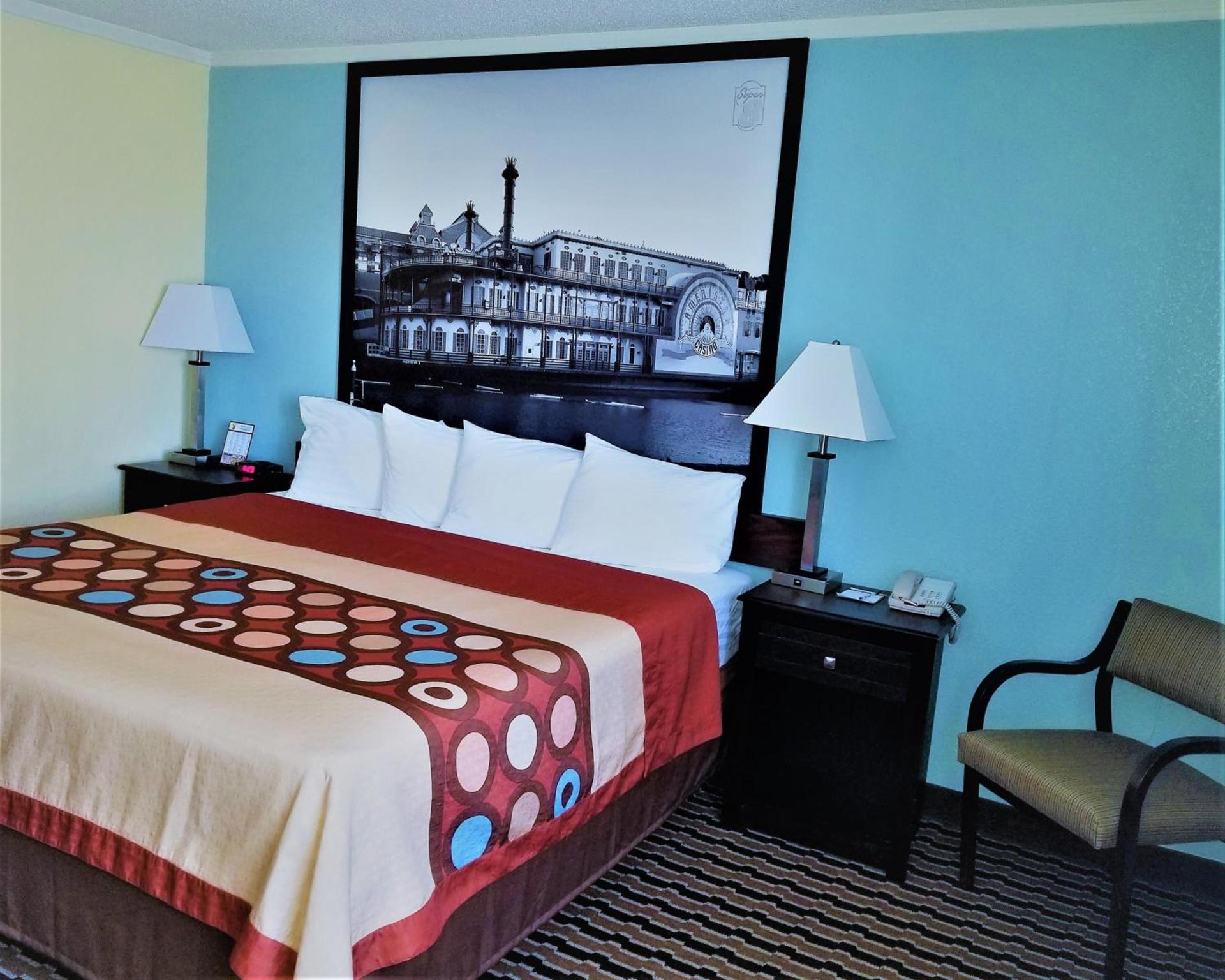Super 8 by Wyndham Des Moines photo 35