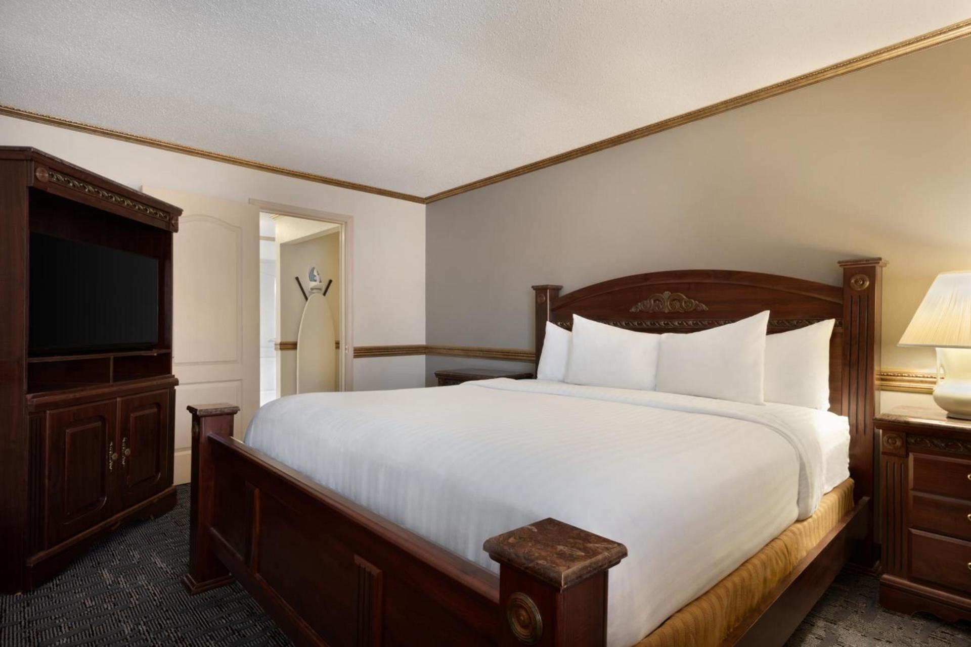 Baymont by Wyndham Des Moines North photo 23