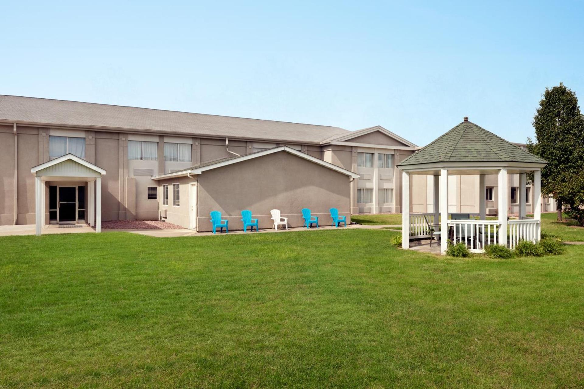 Baymont by Wyndham Des Moines North photo 31