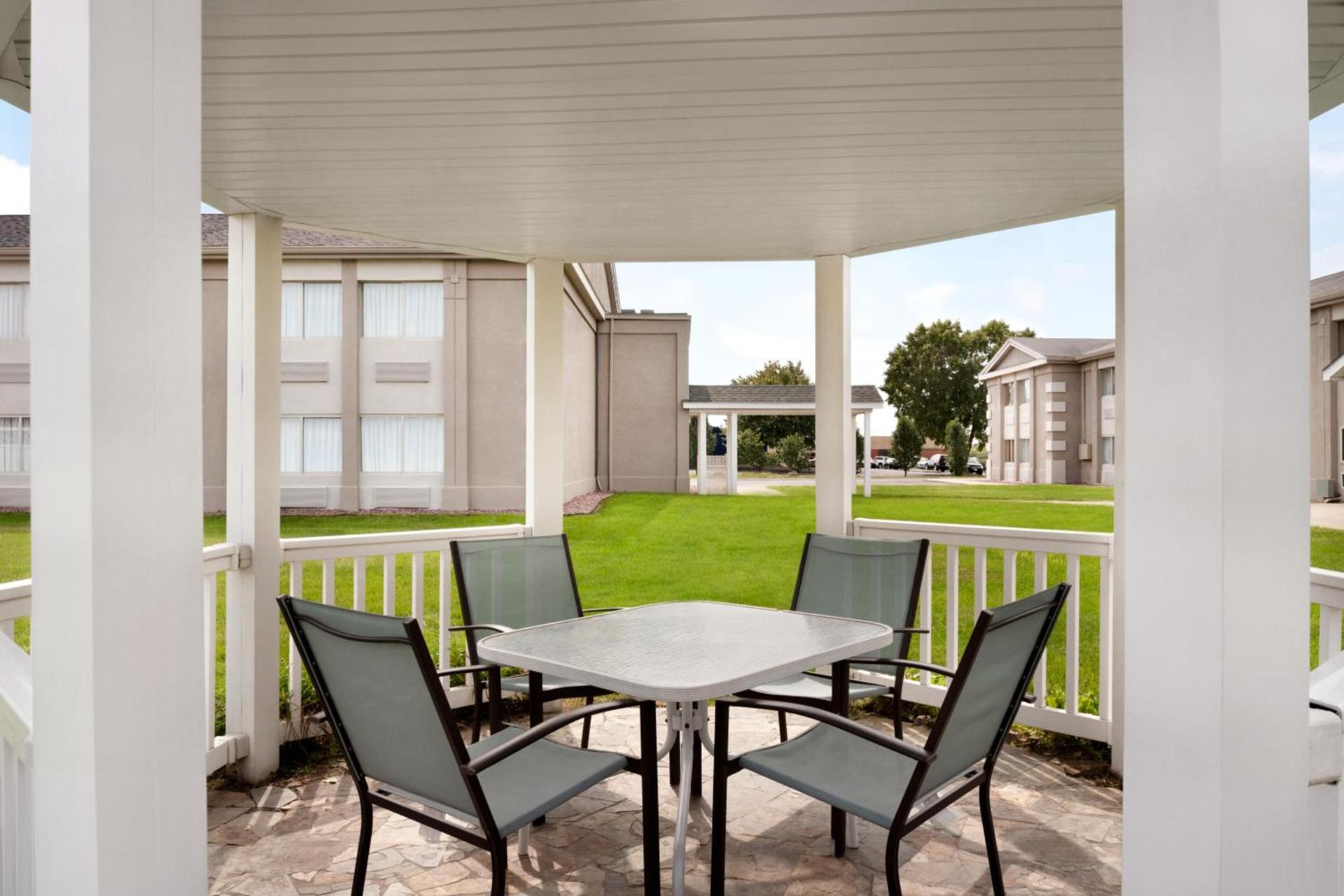 Baymont by Wyndham Des Moines North photo 32