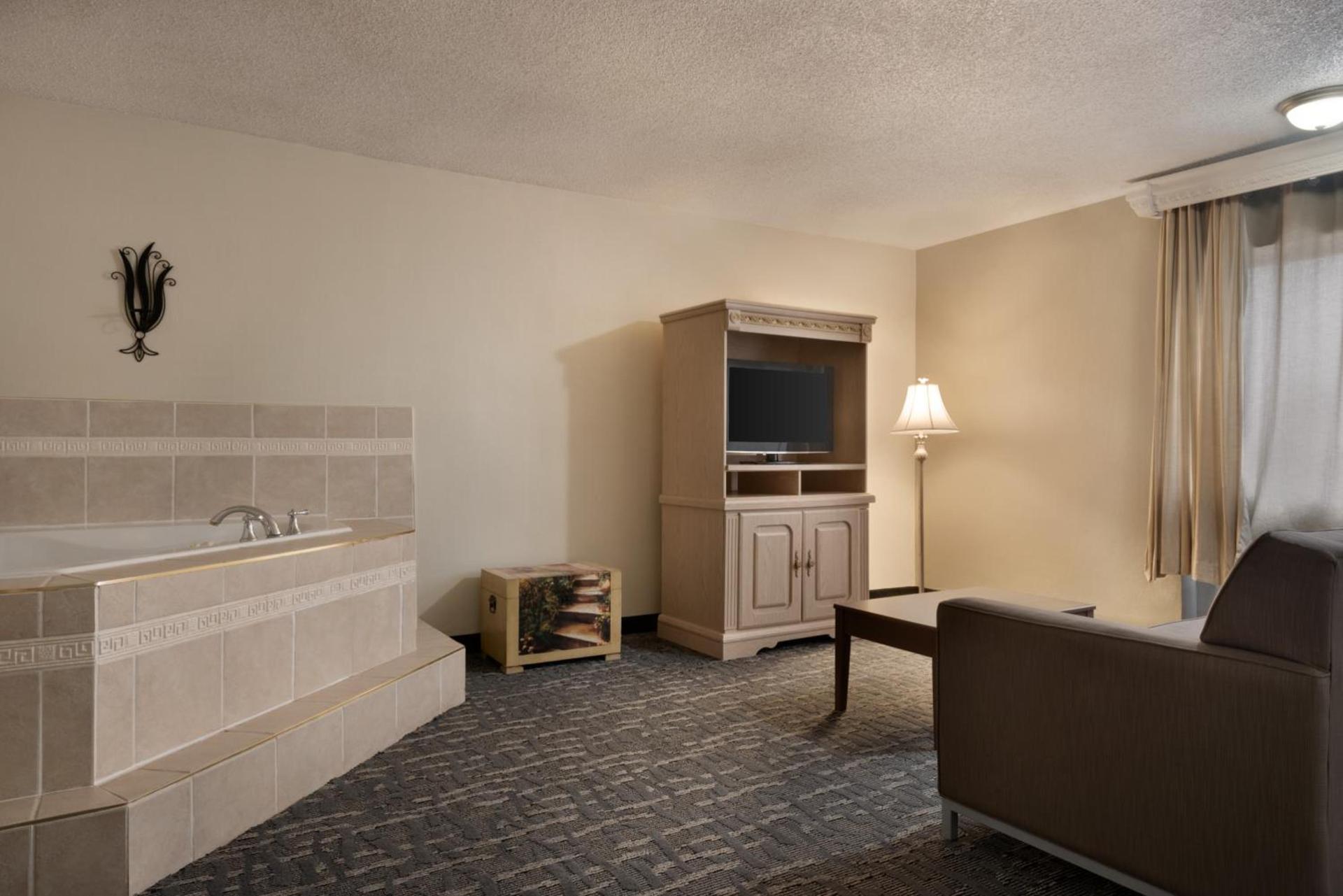 Baymont by Wyndham Des Moines North photo 40
