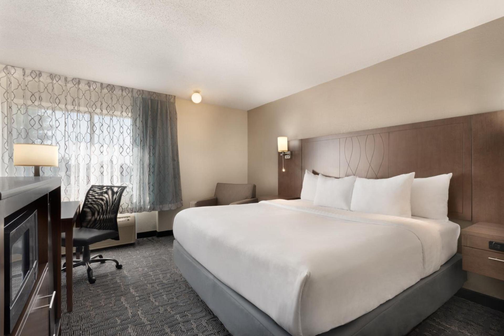 Baymont by Wyndham Des Moines North photo 42
