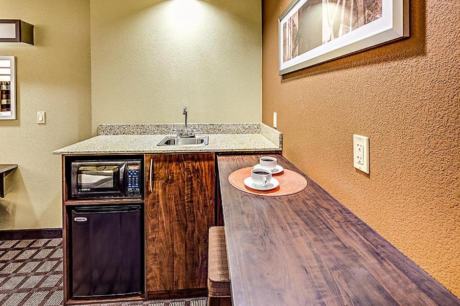 Microtel Inn and Suites North Canton photo 16