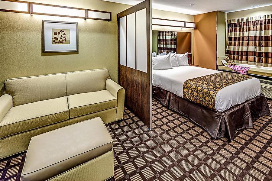 Microtel Inn and Suites North Canton photo 15