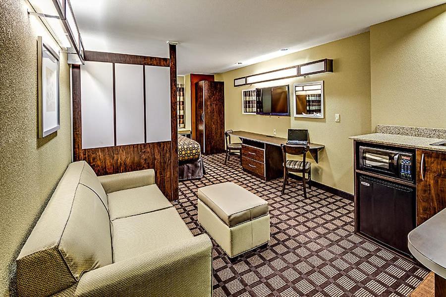 Microtel Inn and Suites North Canton photo 13