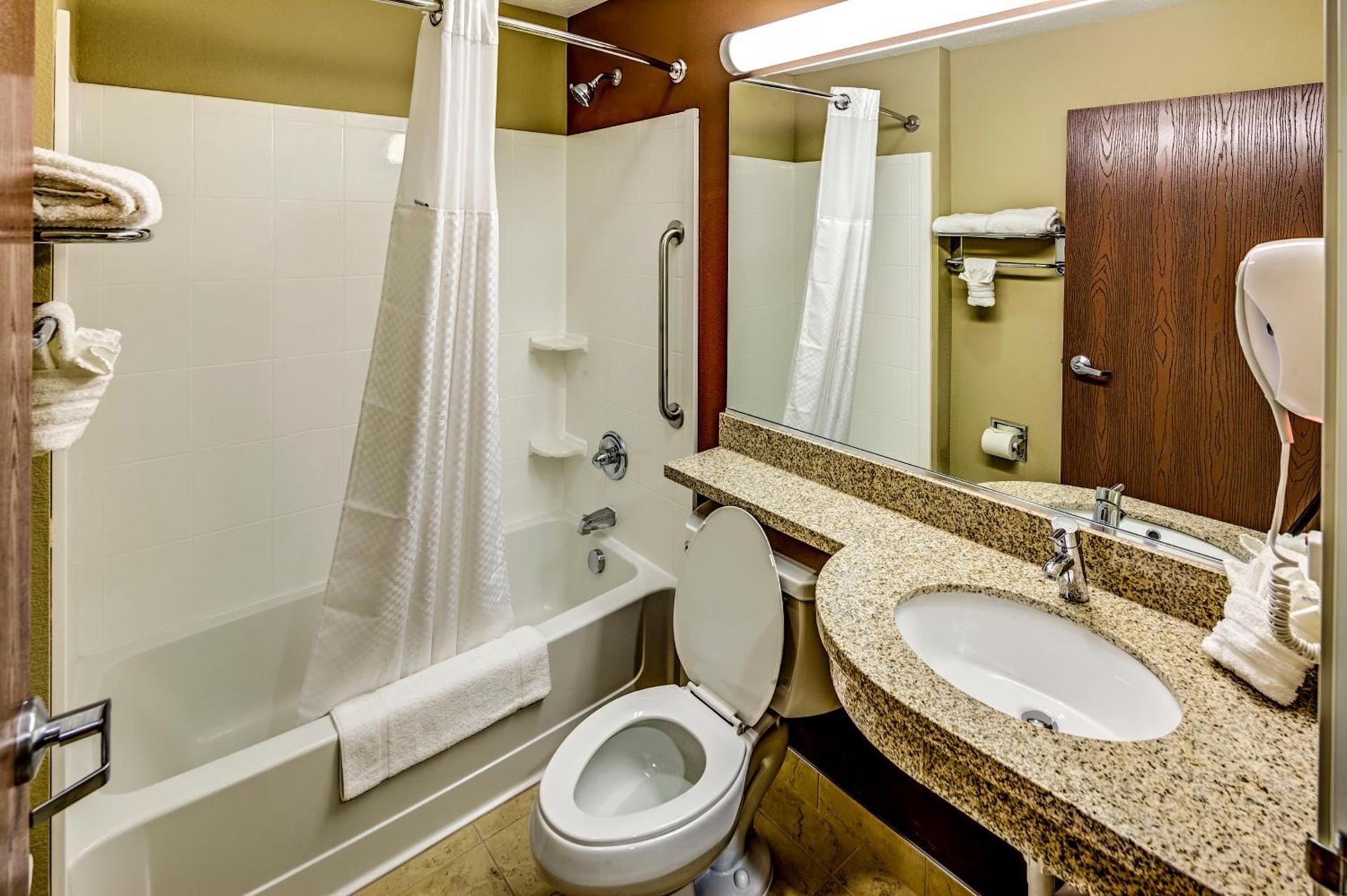 Microtel Inn and Suites North Canton photo 17