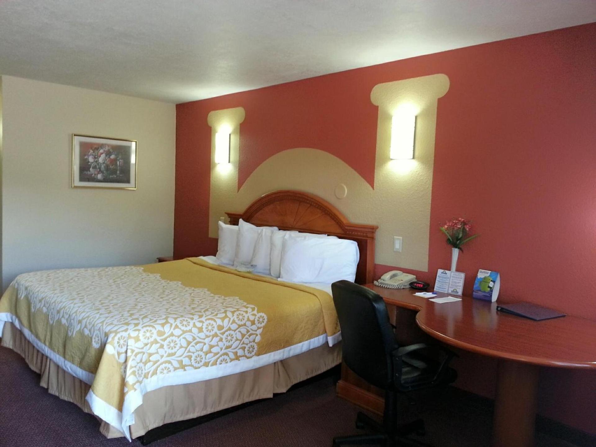 Days Inn by Wyndham Bastrop photo 22