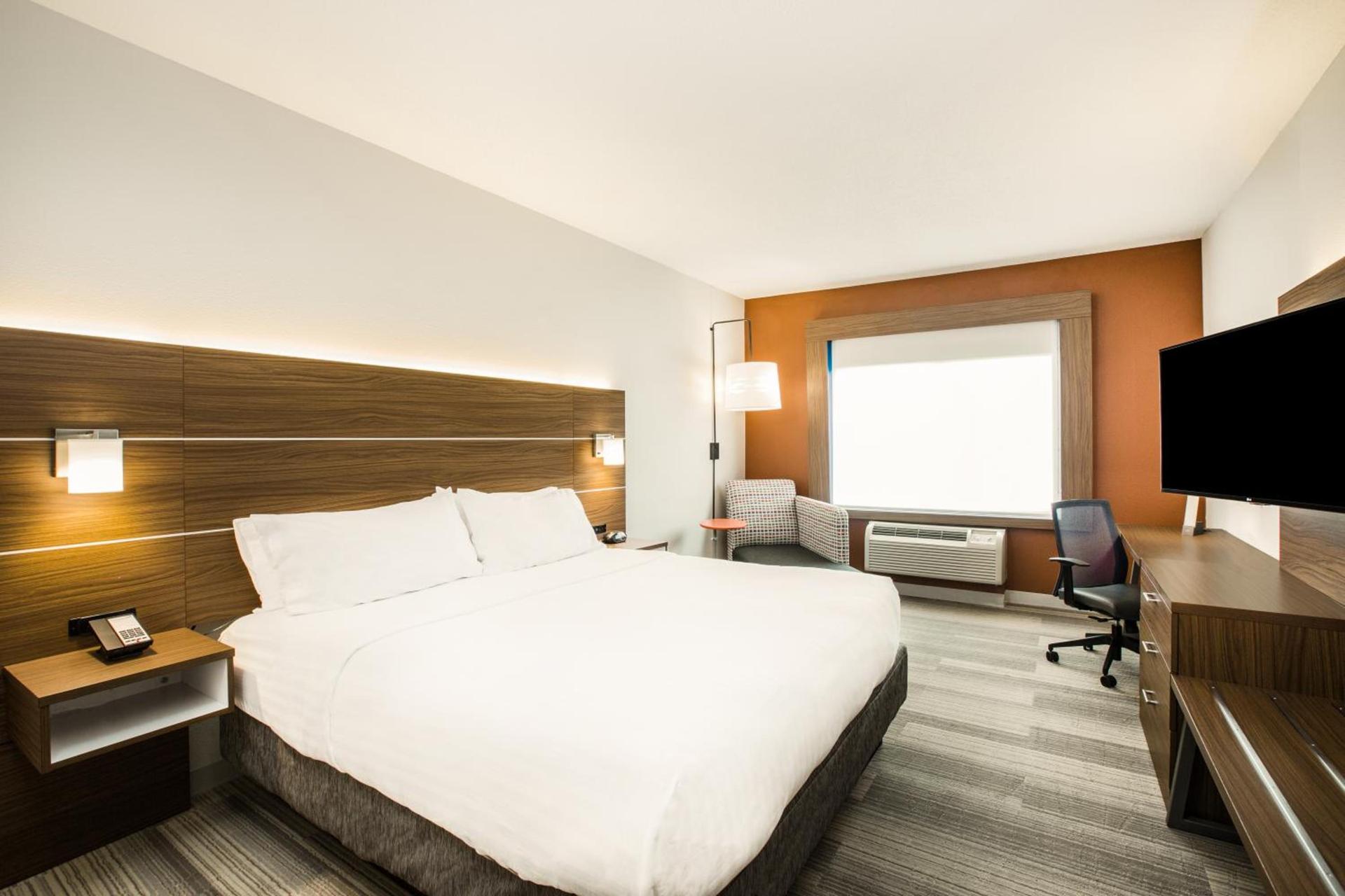 Holiday Inn Express & Suites Bellevue -Omaha Area- by IHG photo 3