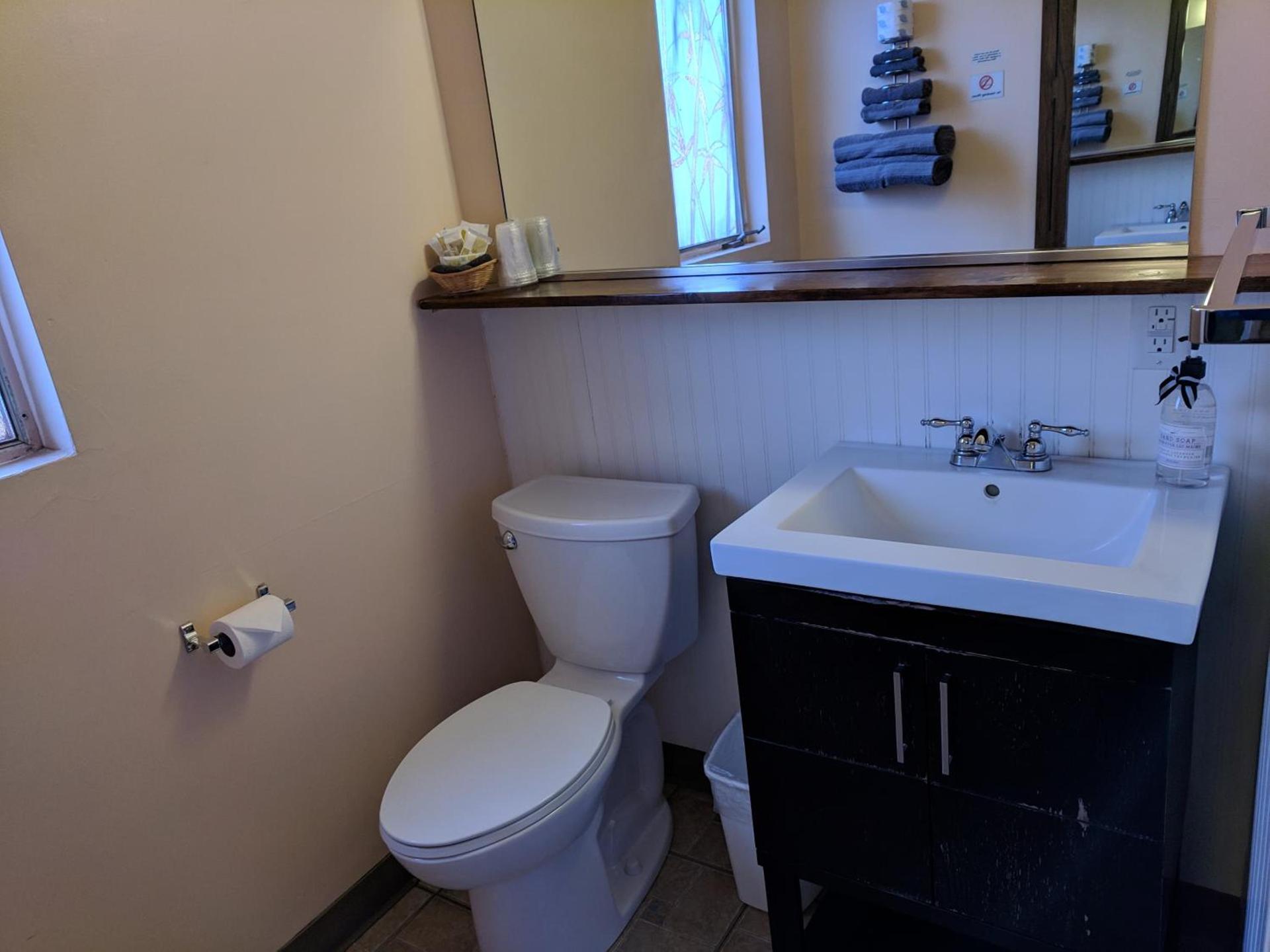Lakeview Motel photo 10