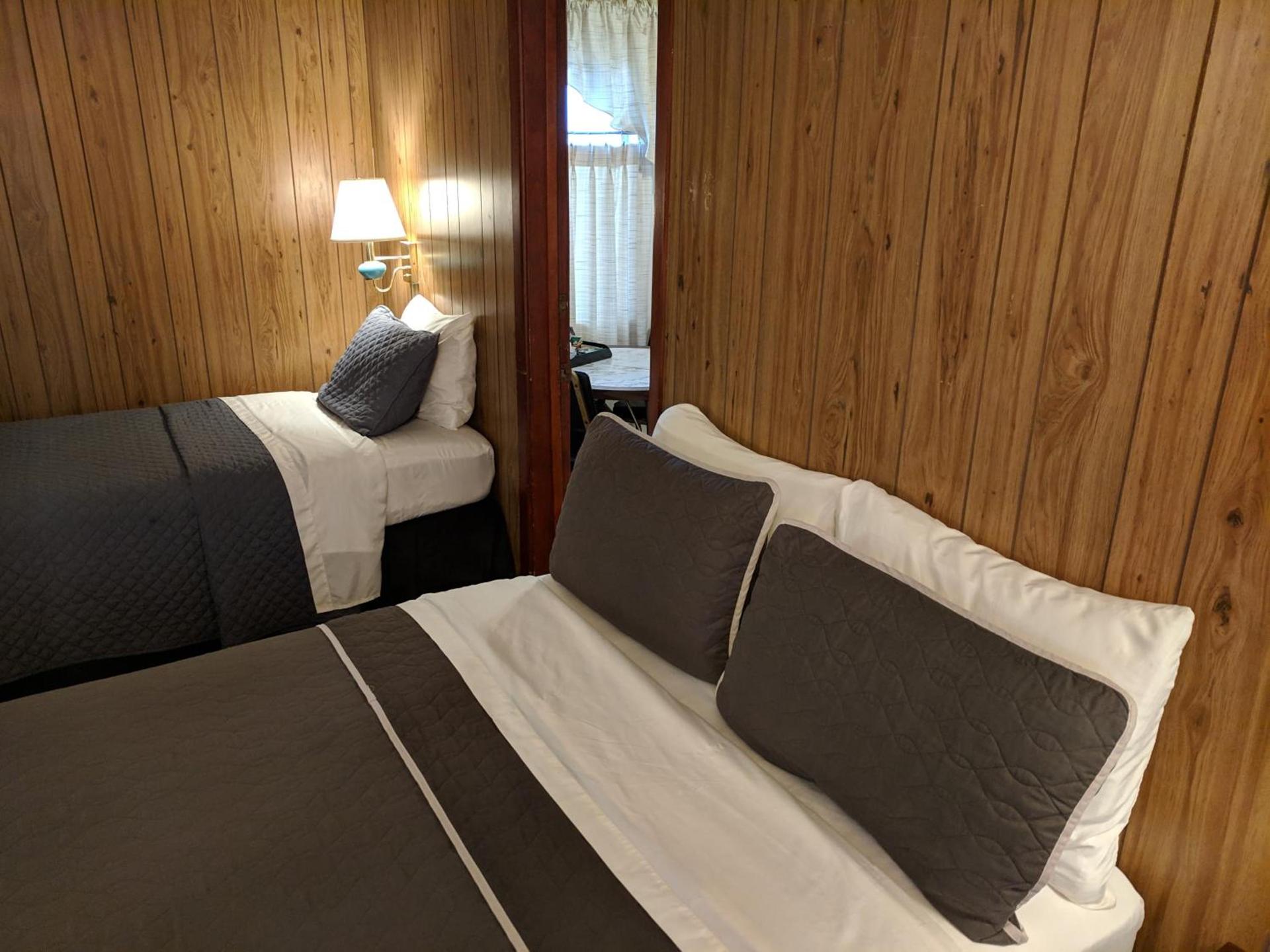 Lakeview Motel photo 24