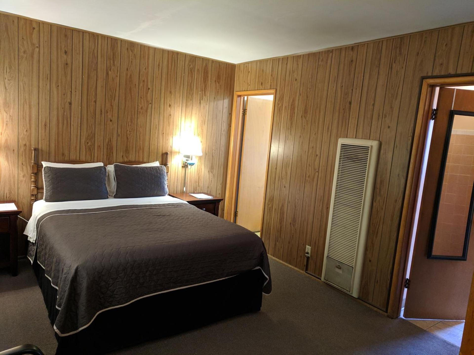 Lakeview Motel photo 23