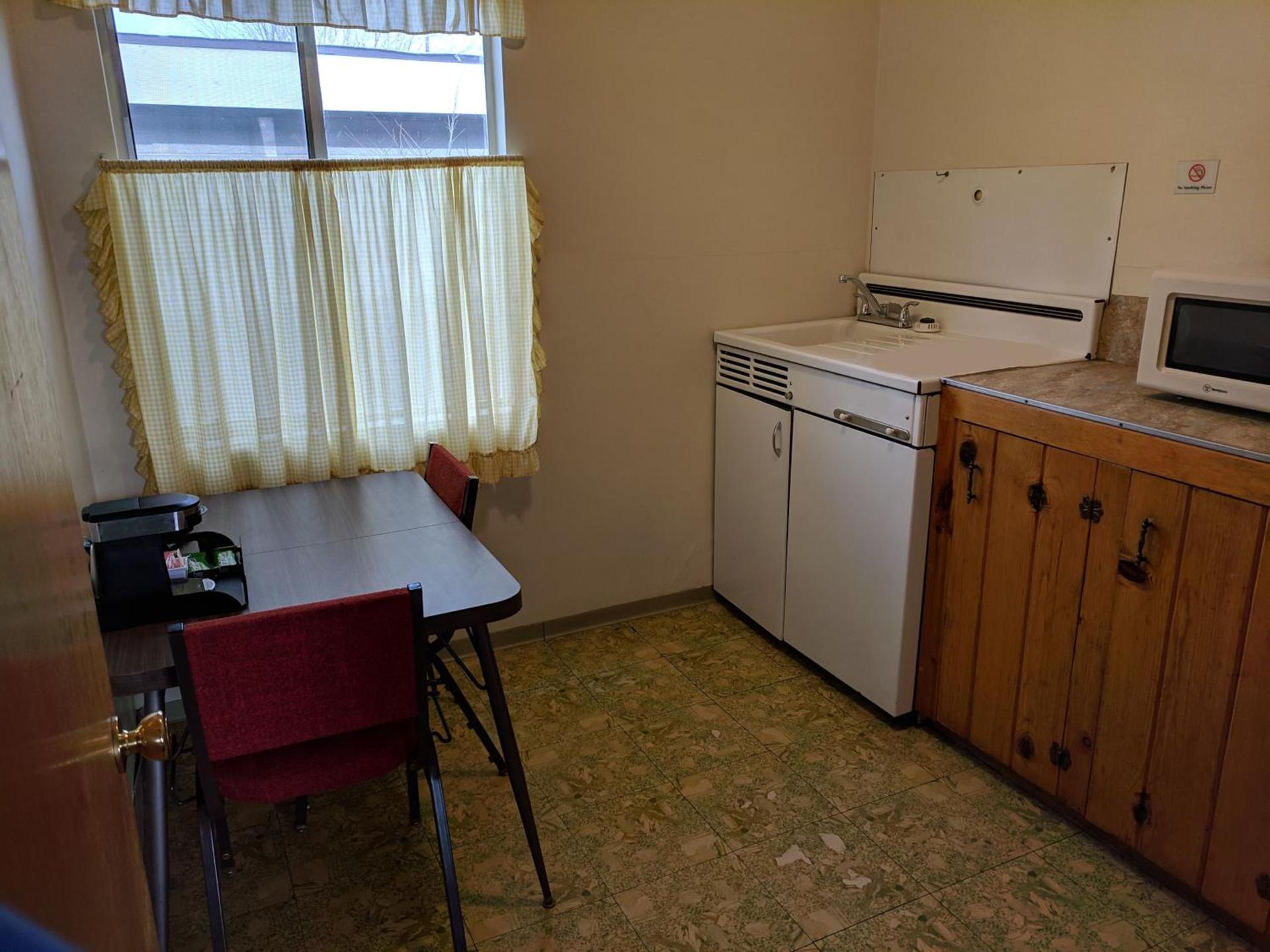 Lakeview Motel photo 22