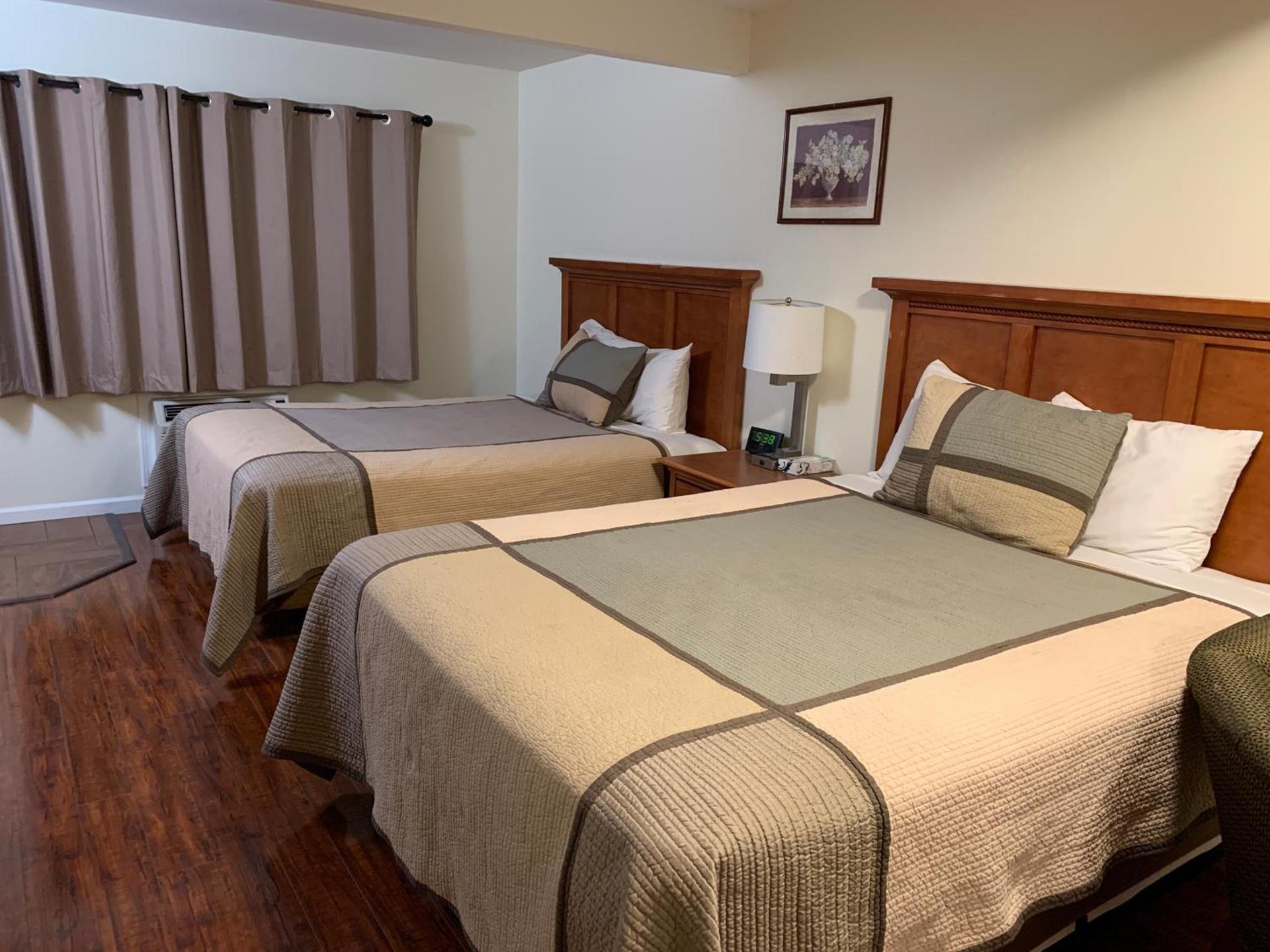 Townhouse Inn & Suites photo 18