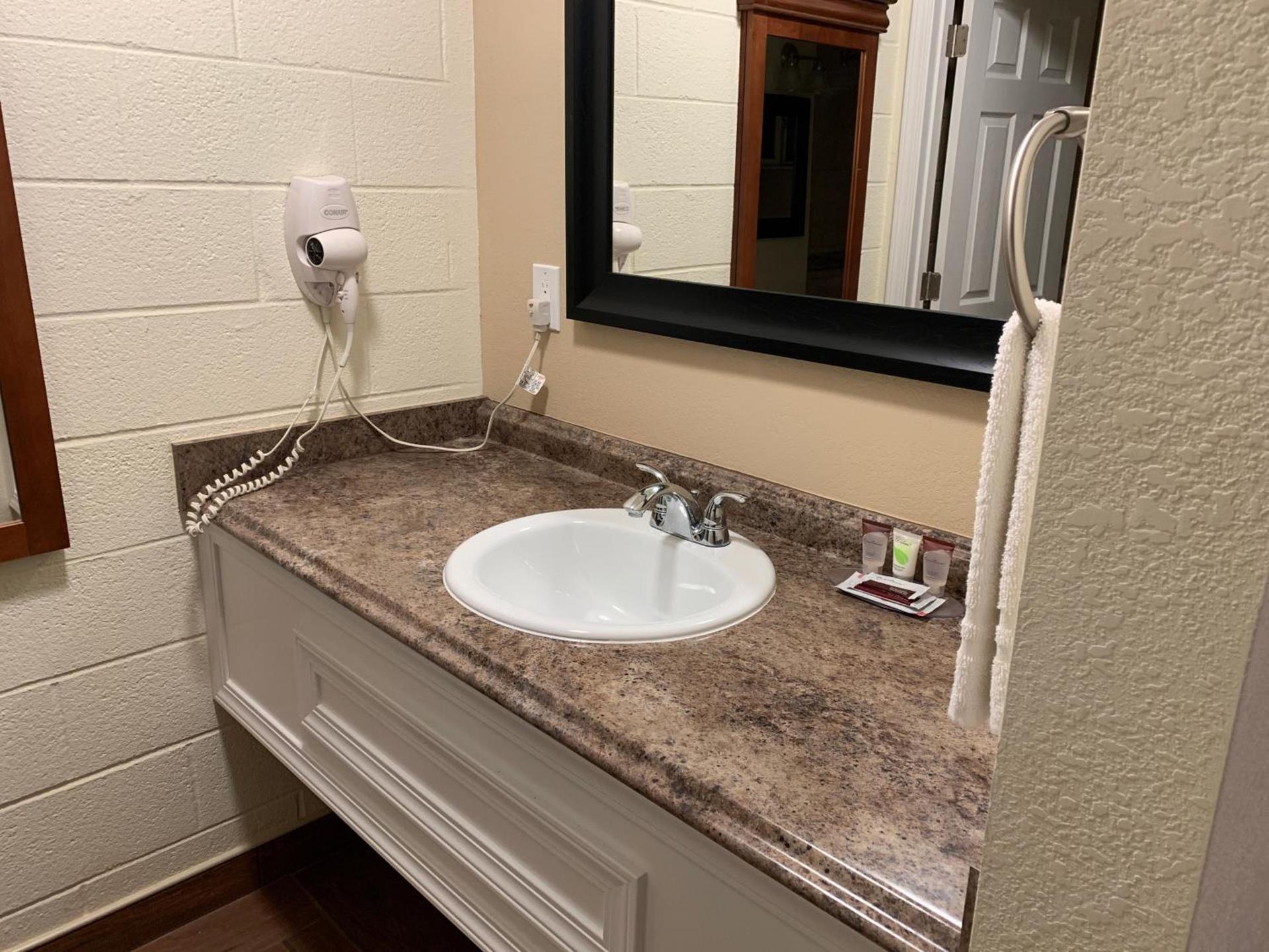 Townhouse Inn & Suites photo 26
