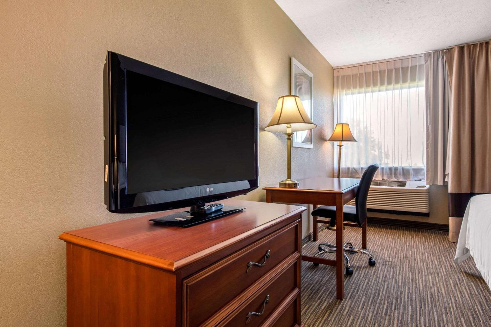 Quality Inn & Suites New Castle photo 15