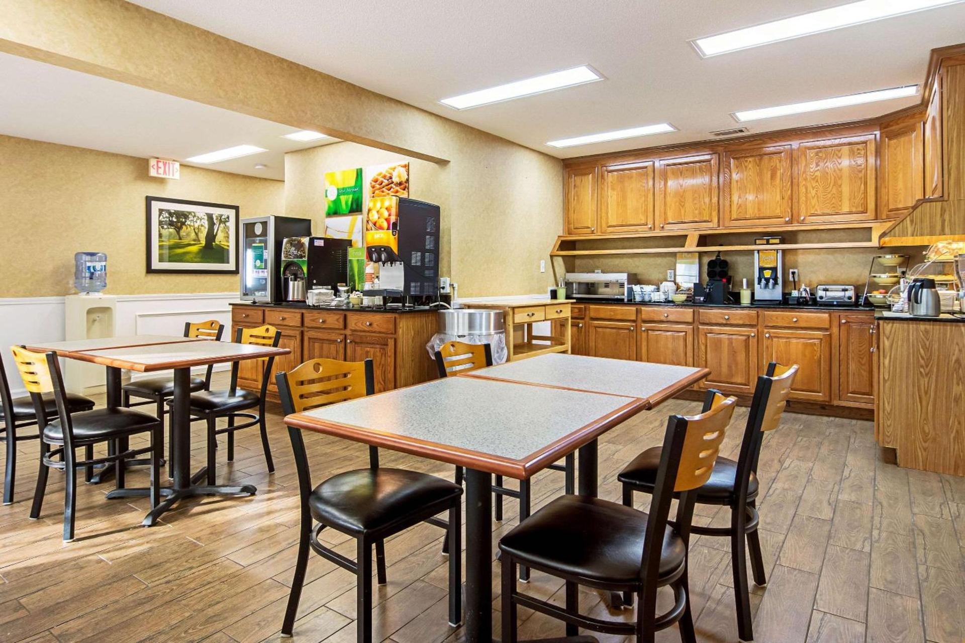Quality Inn Thomaston photo 24