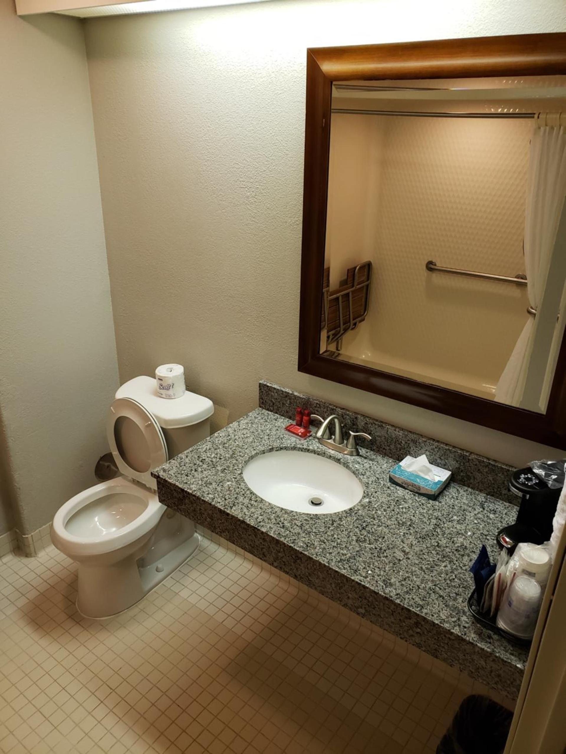 Days Inn by Wyndham Thornton photo 43
