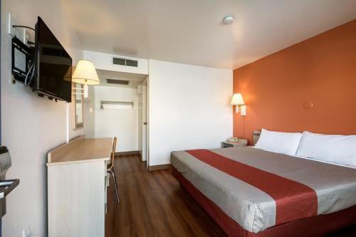 Motel 6 Wendover photo 15